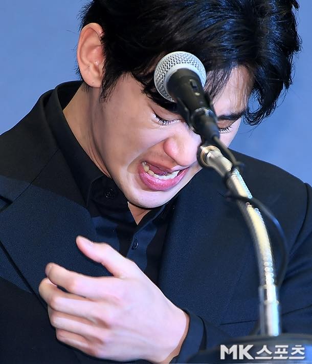 Kim Soo Hyun khóc suốt 36 phút, đòi bồi thường 8 triệu USD- Ảnh 4. Kim Soo Hyun khóc suốt 36 phút, đòi bồi thường 8 triệu USD- Ảnh 4.