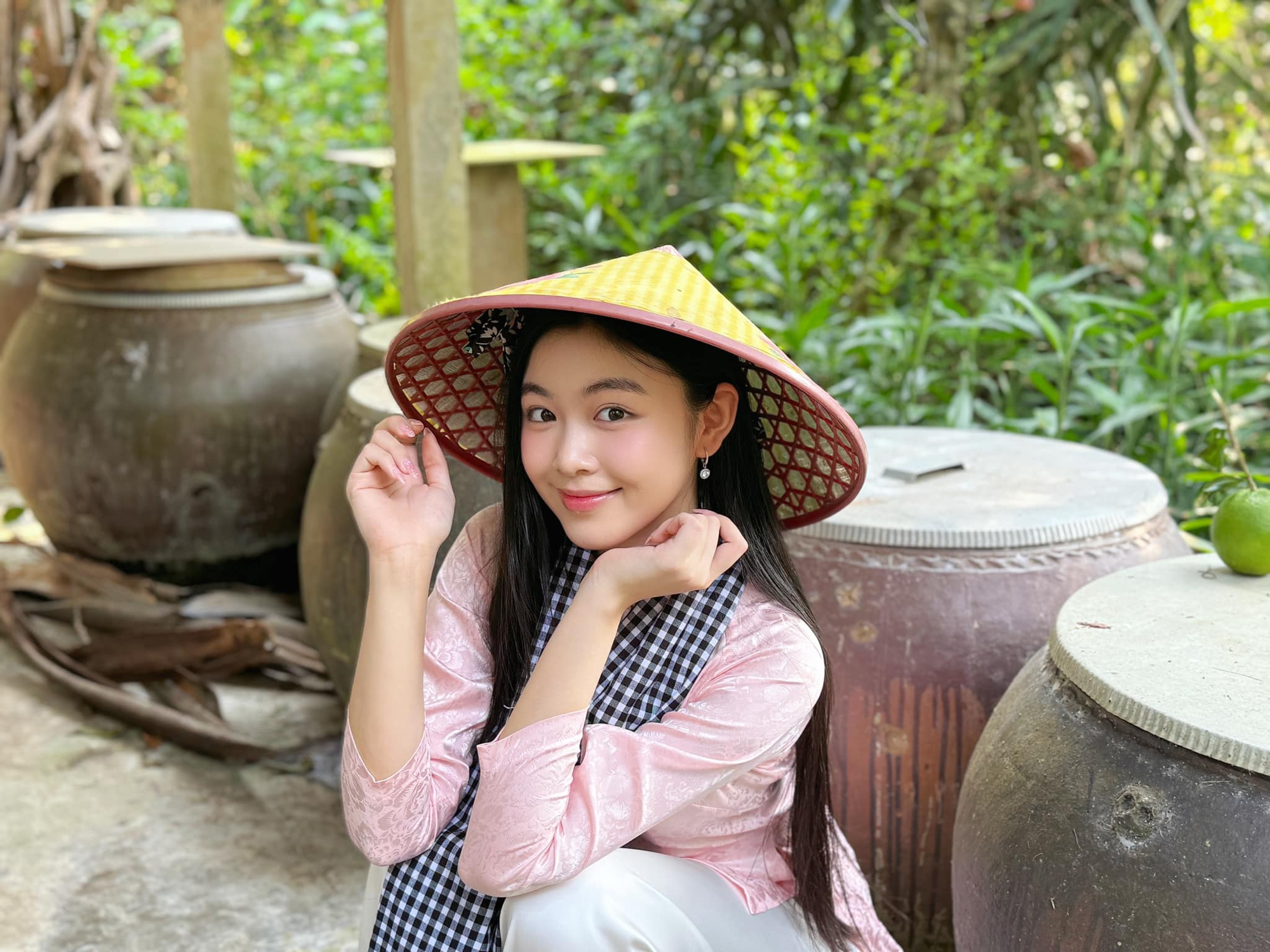 Clip phơi bày cuộc sống của Lọ Lem bên trong biệt thự, ái nữ hào môn tự tay làm 2 việc ai nhìn cũng