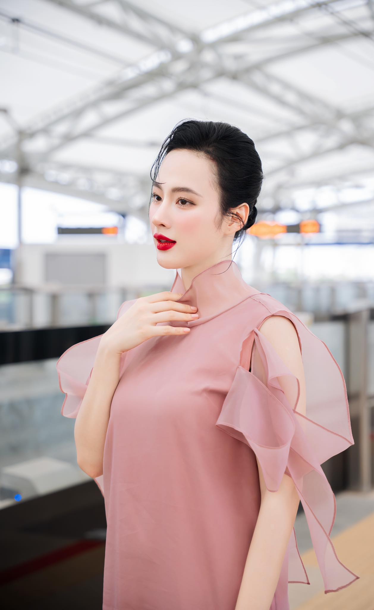 Đoạn clip đến đàn ông cũng dè chừng của Angela Phương Trinh: Chuyện gì thế này?- Ảnh 3.