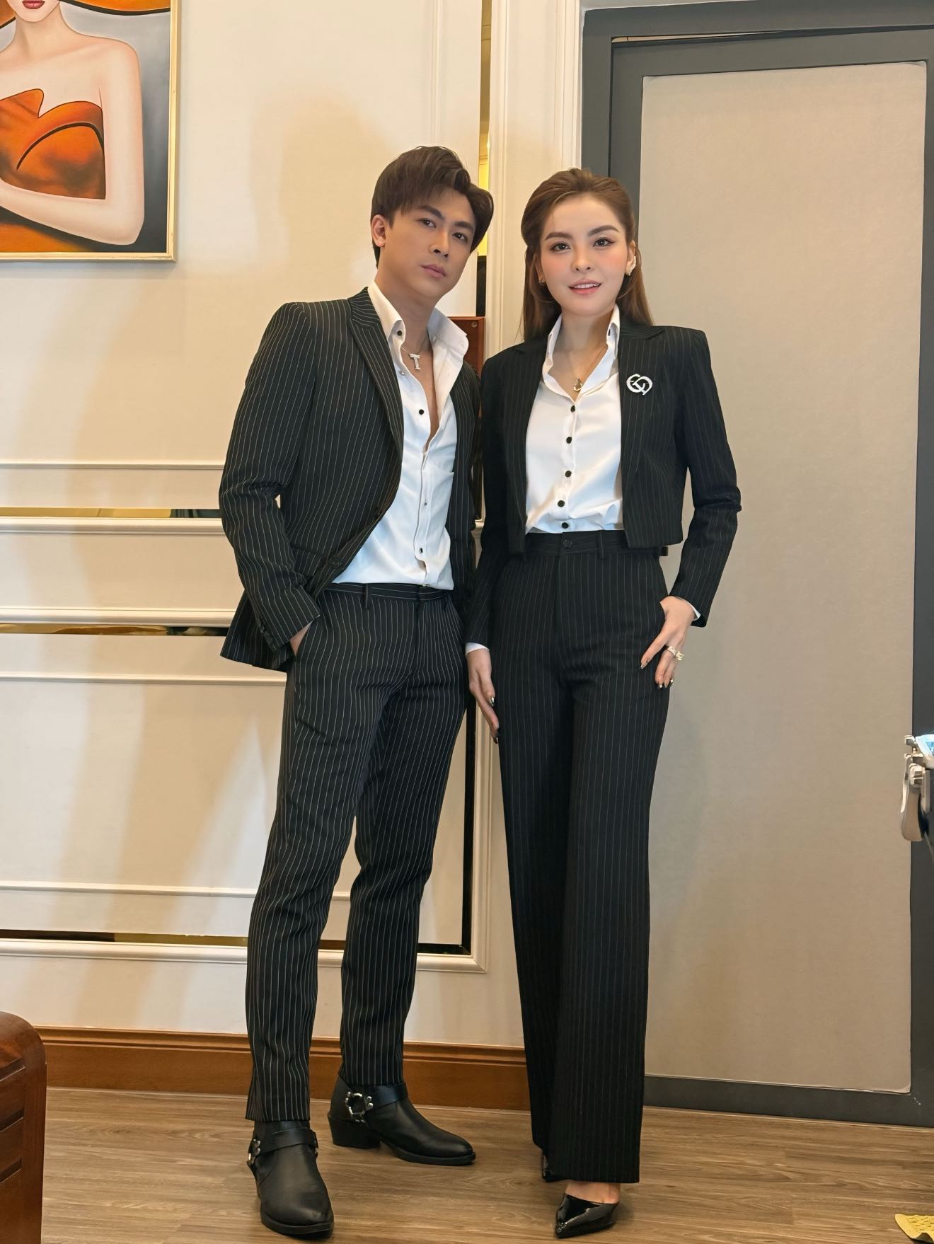 Vbiz có 1 cặp đôi mới: Hint hôn má, sống chung nhà đủ cả, chính chủ vẫn chối đây đẩy chuyện yêu?- Ảnh 7. Vbiz có 1 cặp đôi mới: Hint hôn má, sống chung nhà đủ cả, chính chủ vẫn chối đây đẩy chuyện yêu?- Ảnh 7.