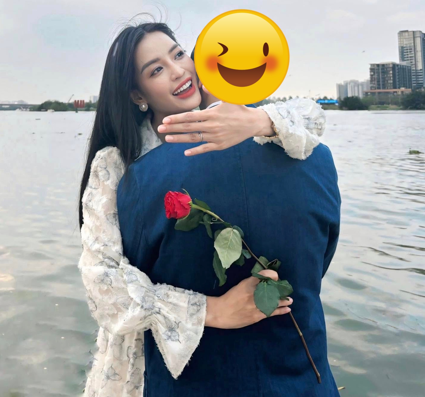 Nữ chính phim hot đăng ảnh mập mờ với 1 chàng trai, dân mạng hỏi đúng 1 câu- Ảnh 1.