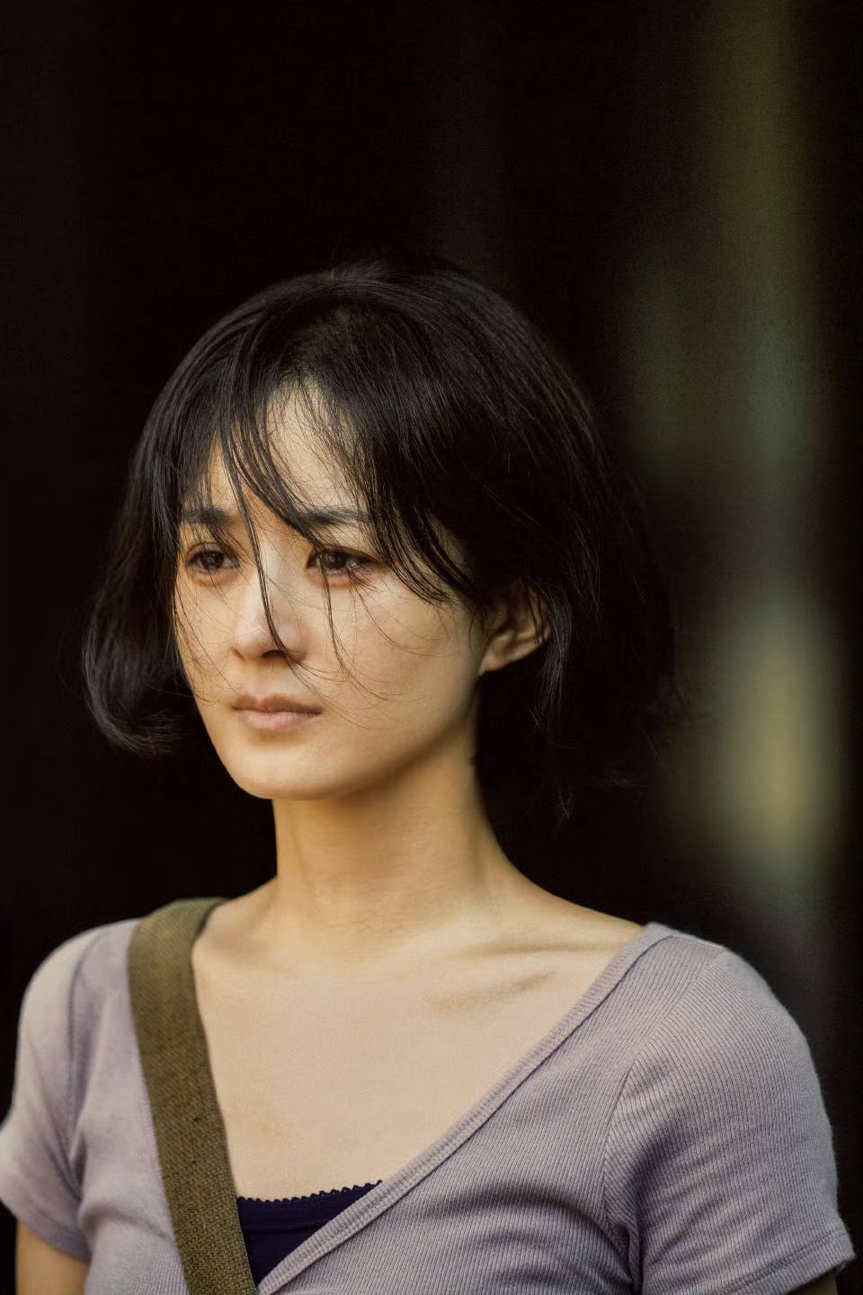 Triệu Lệ Dĩnh bất ngờ bật khóc trước hàng trăm người, nhan sắc thật qua “cam thường” gây sốc- Ảnh 6.