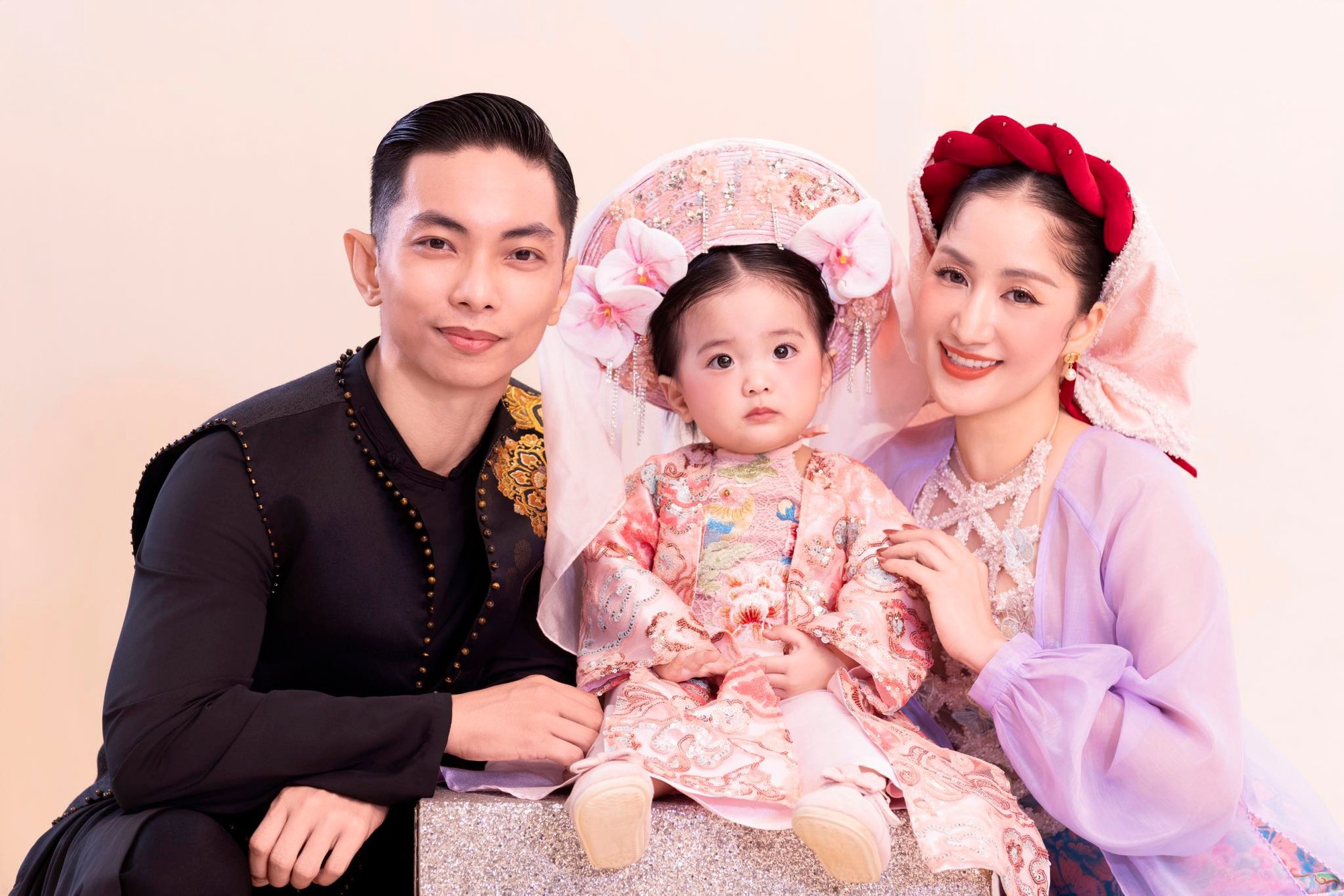 Vẻ đẹp như búp bê của con gái út nhà Khánh Thi-Phan Hiển, đáng yêu cỡ này bảo sao lu mờ bố mẹ nổi tiếng- Ảnh 5.