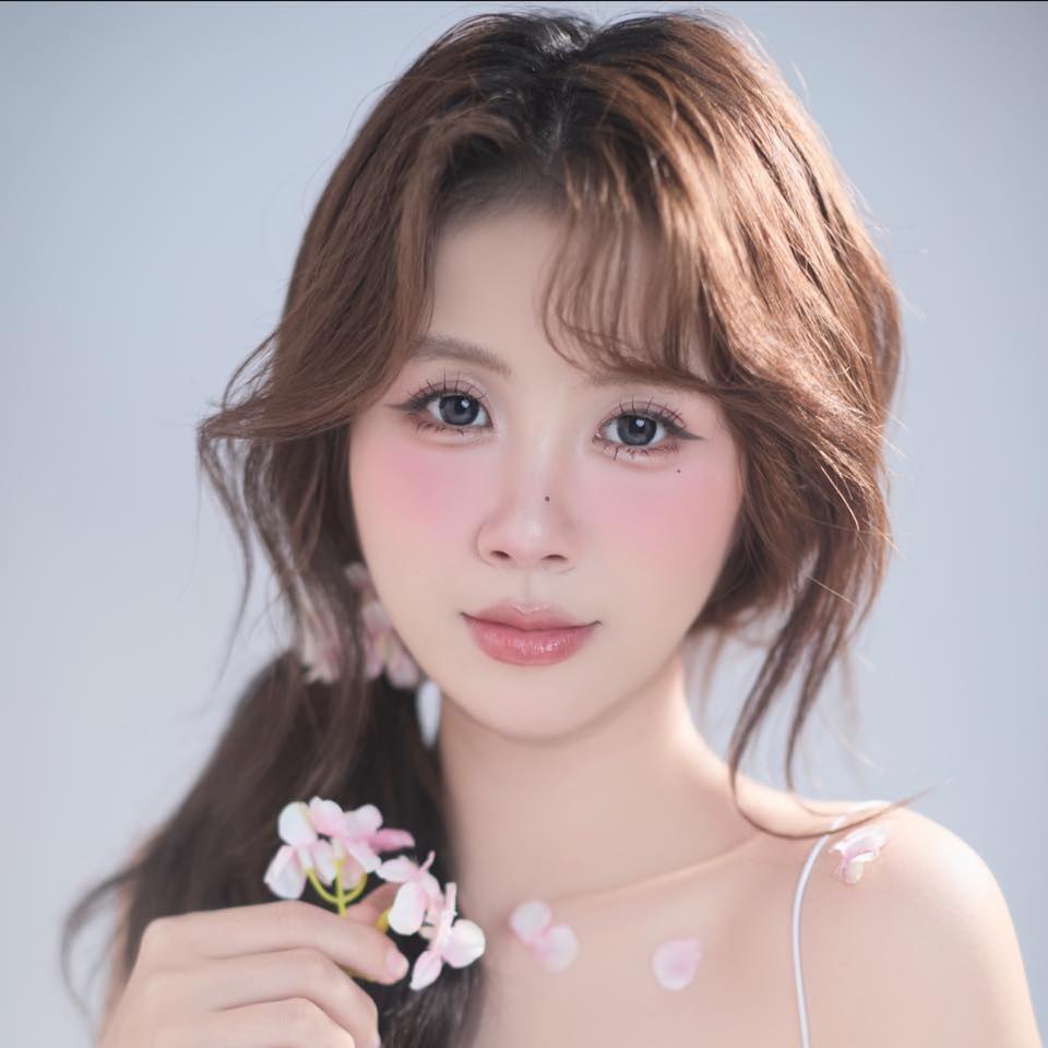 Bỏ trăm triệu trùng tu nhan sắc, hot TikToker nói gì khi nhận bình luận trái chiều- Ảnh 7. Bỏ trăm triệu trùng tu nhan sắc, hot TikToker nói gì khi nhận bình luận trái chiều- Ảnh 7.