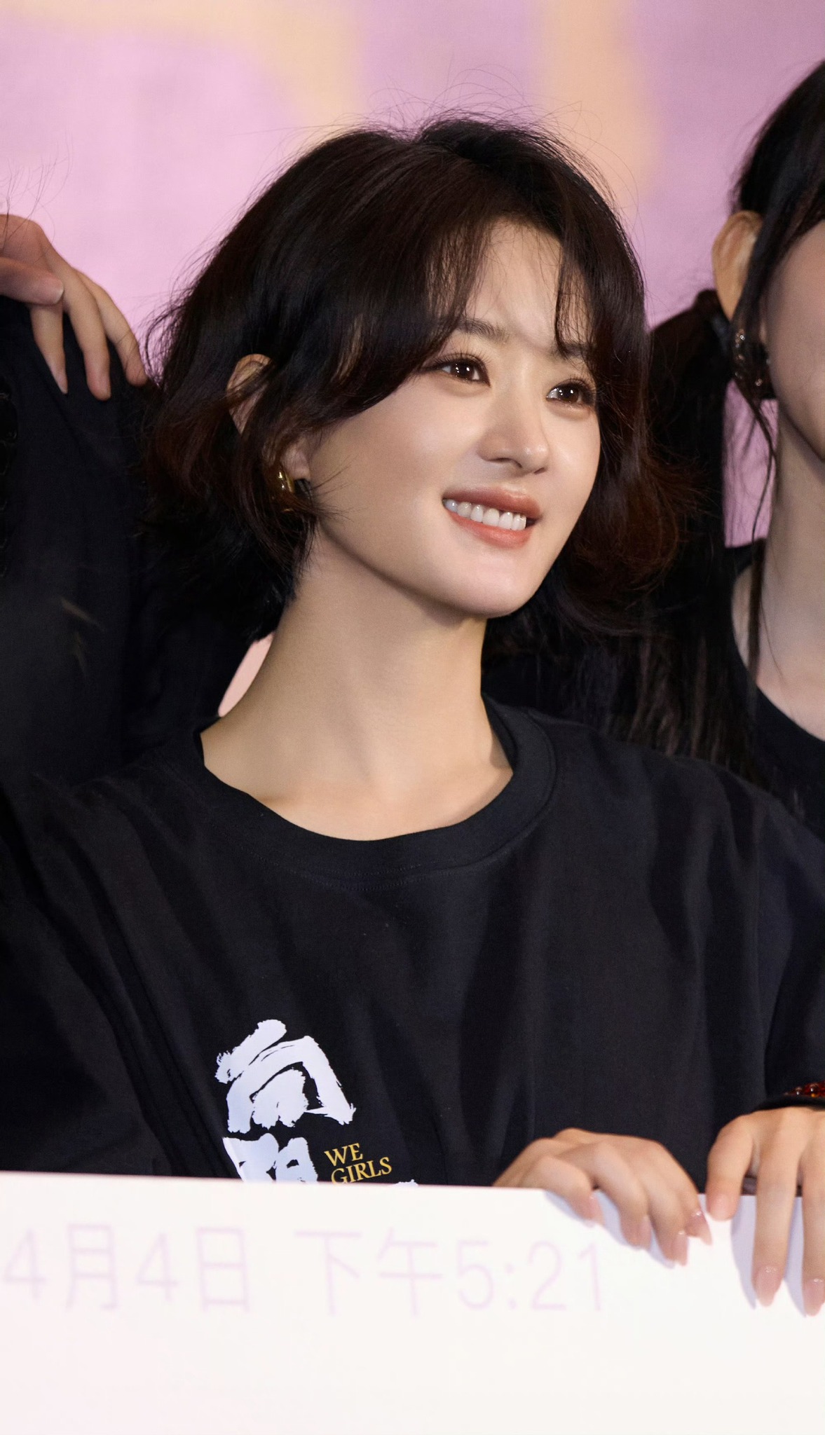 Triệu Lệ Dĩnh bất ngờ bật khóc trước hàng trăm người, nhan sắc thật qua “cam thường” gây sốc- Ảnh 4.