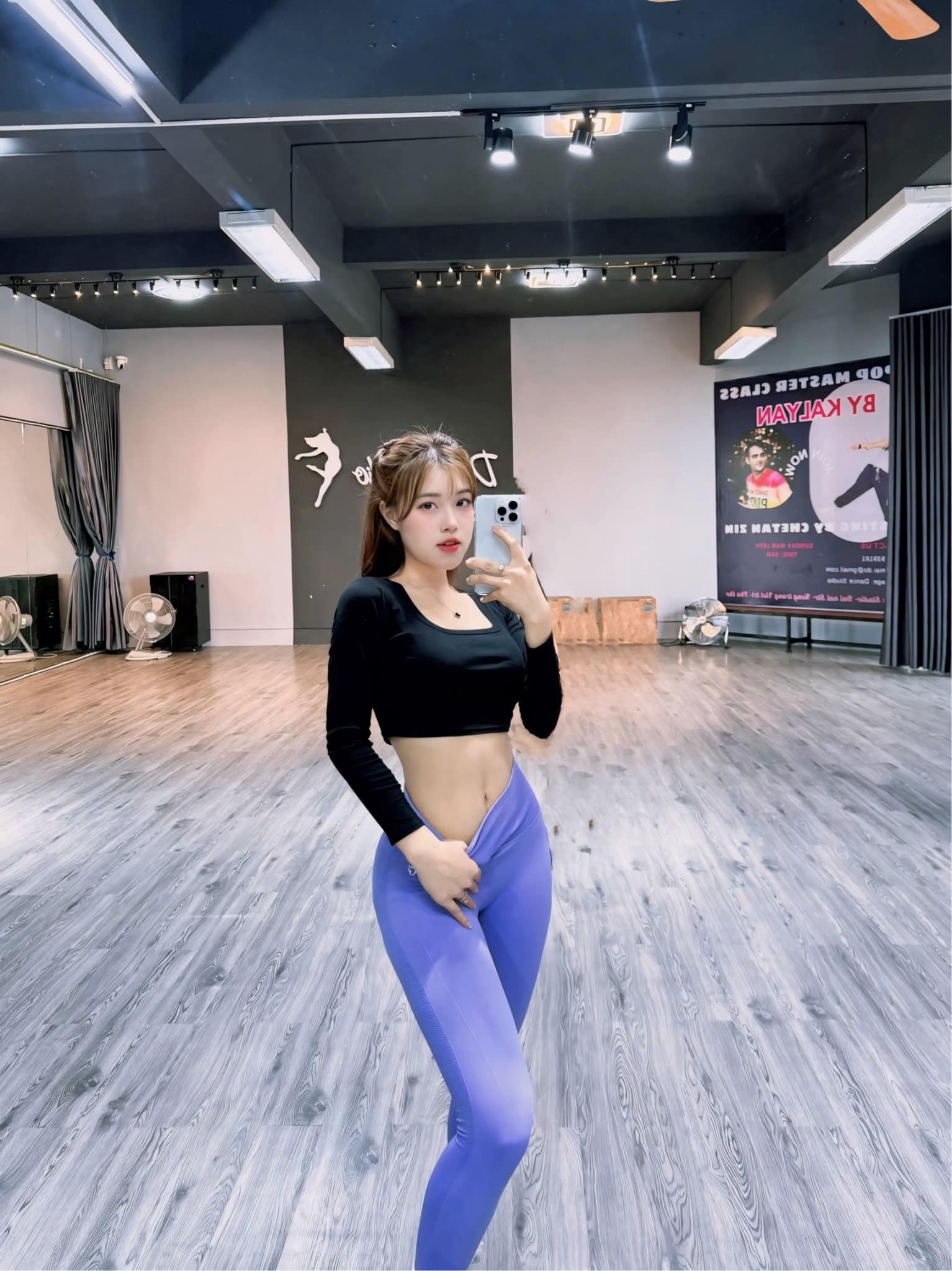 "Tỏa sáng" trên đường chạy, gái xinh đáp trả khi bị nói "làm màu" 48827200925960307972602165598431677949150598n 17490986534022022423872 1749099030525 1749099030640983791326