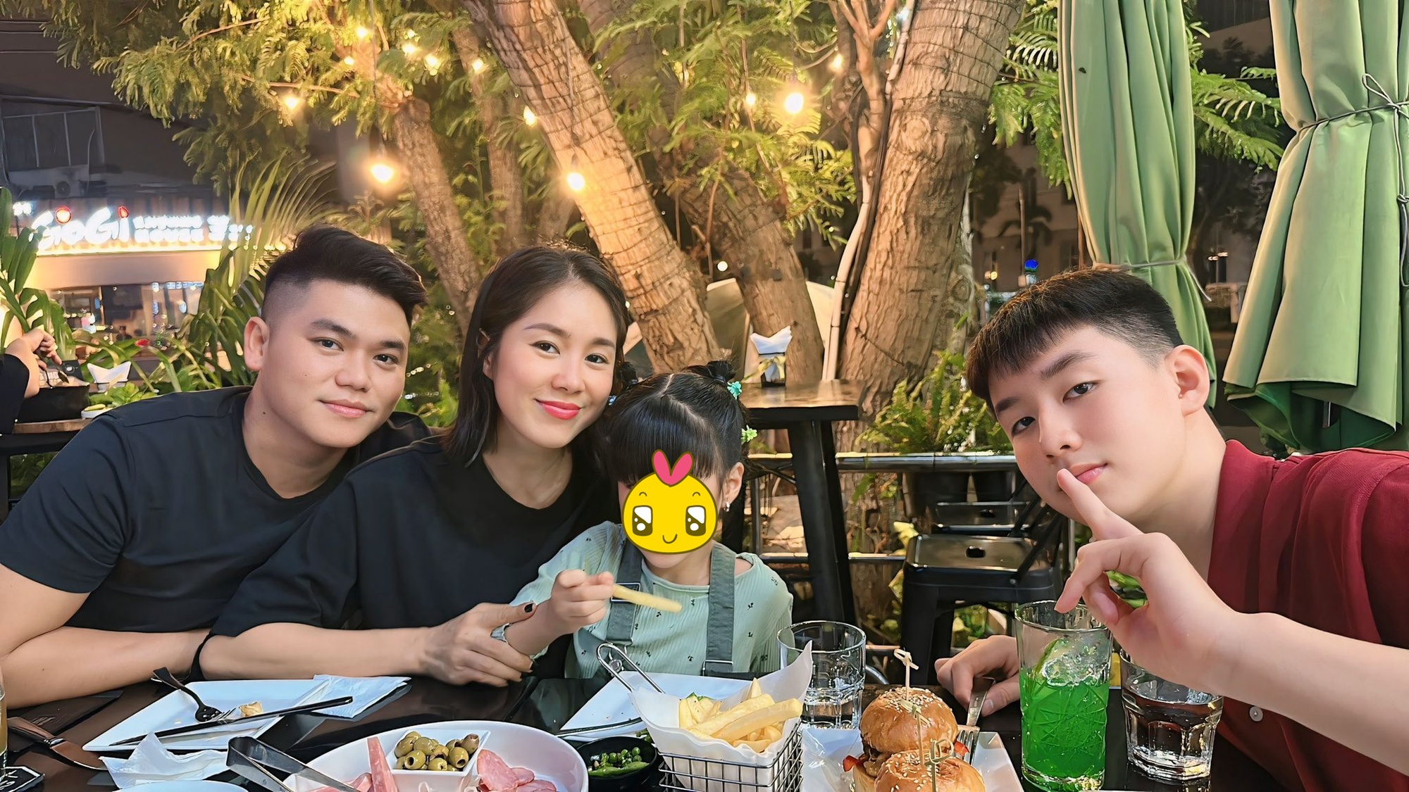 Sao Việt nghỉ lễ: Phương Oanh - shark Bình