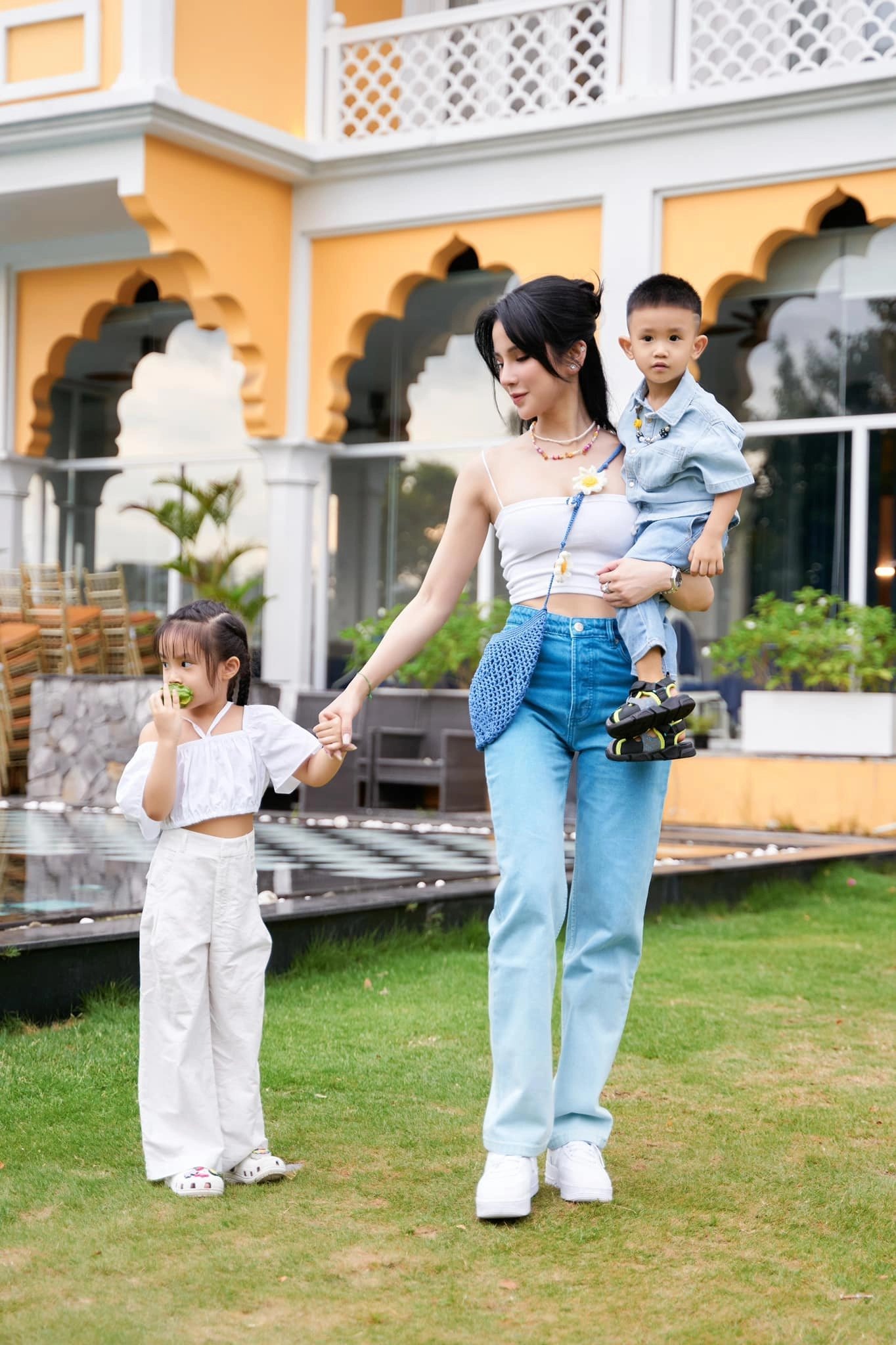 Con gái 7 tuổi của Diệp Lâm Anh sở hữu đôi chân dài, nhan sắc được ví như bản sao của mẹ- Ảnh 8.