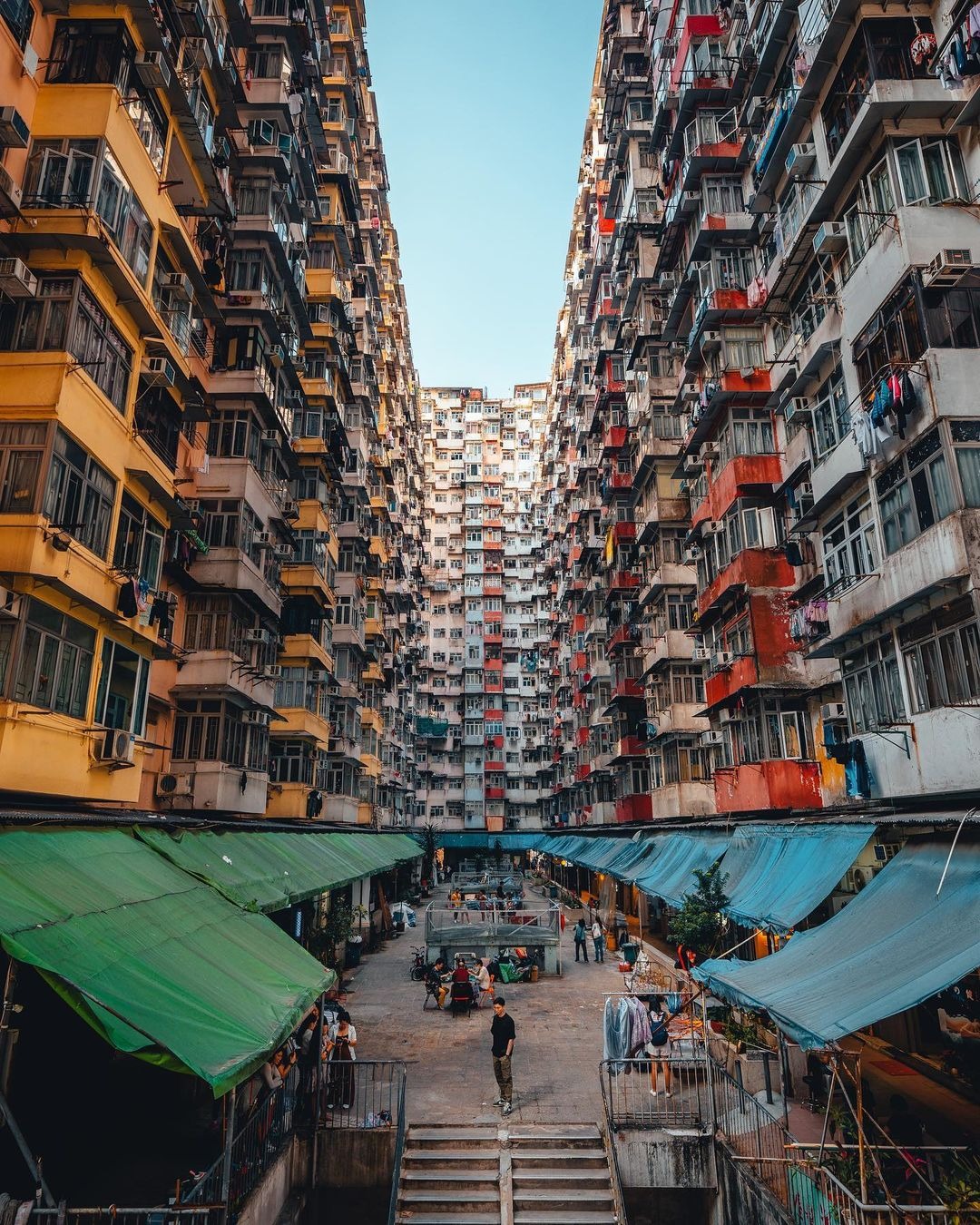 7,5 triệu đồng cho căn phòng chỉ rộng 1,39 - 1,67 m2: Cuộc sống nghẹt thở sau những toà chung cư chọc trời ở Hong Kong (Trung Quốc)- Ảnh 2.