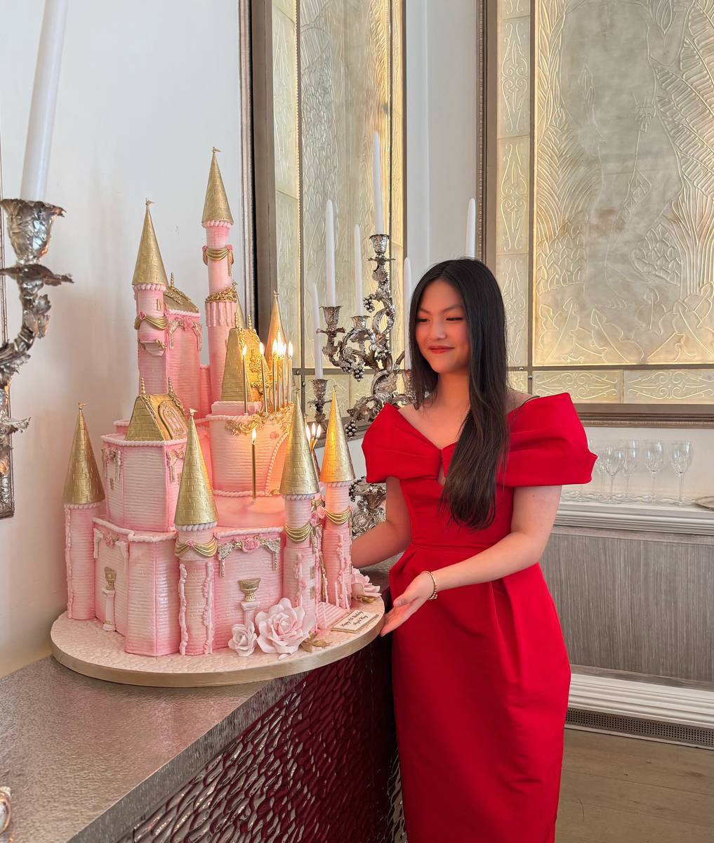 MC Lý Tương đăng ảnh mừng ái nữ Vương Thi Linh tròn 16 tuổi- Ảnh 1.