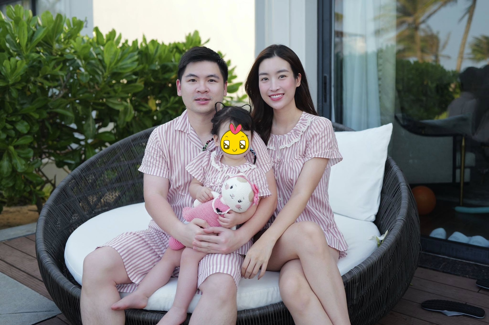 Khoảnh khắc đáng yêu của gia đình Đỗ Mỹ Linh, chồng chủ tịch khi ở bên vợ con lại có hình tượng khác thế này- Ảnh 1.