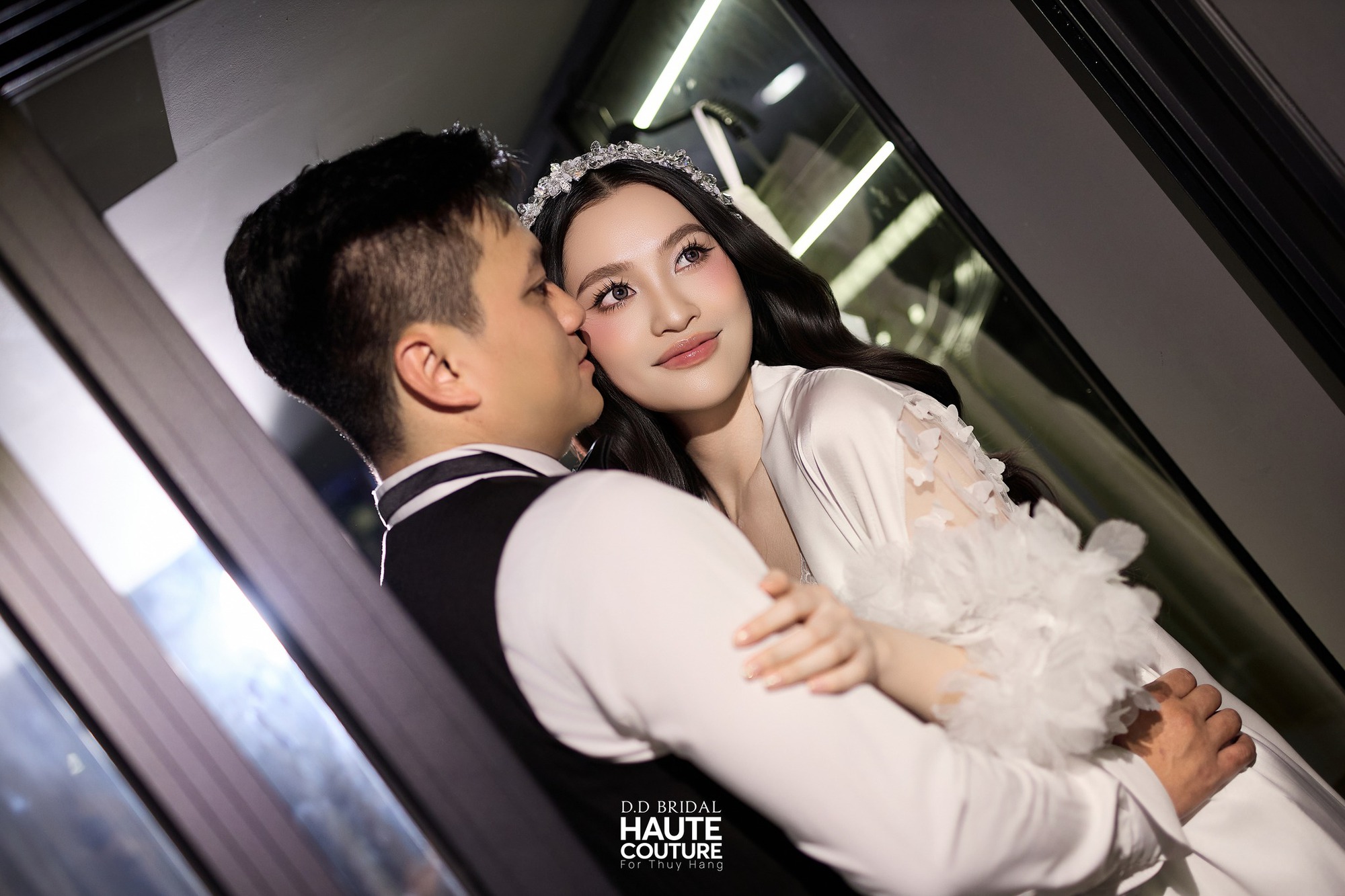 Hoa hậu 99 tung ảnh cưới nét căng, được chồng Phó giám đốc cưng chiều ra mặt- Ảnh 6.