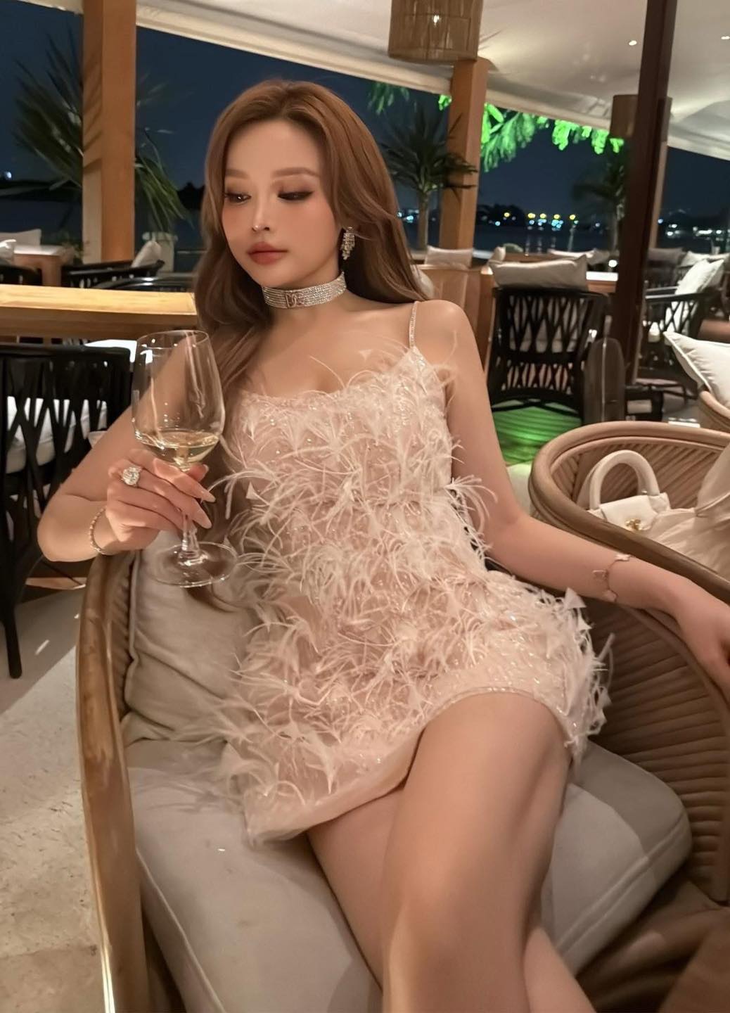 Mỹ nhân Việt U40 được chồng đại gia tặng biệt thự 100 tỷ ở TP.HCM, chuyển 24 tỷ tiêu vặt, chiều như em bé- Ảnh 3. Mỹ nhân Việt U40 được chồng đại gia tặng biệt thự 100 tỷ ở TP.HCM, chuyển 24 tỷ tiêu vặt, chiều như em bé- Ảnh 3.