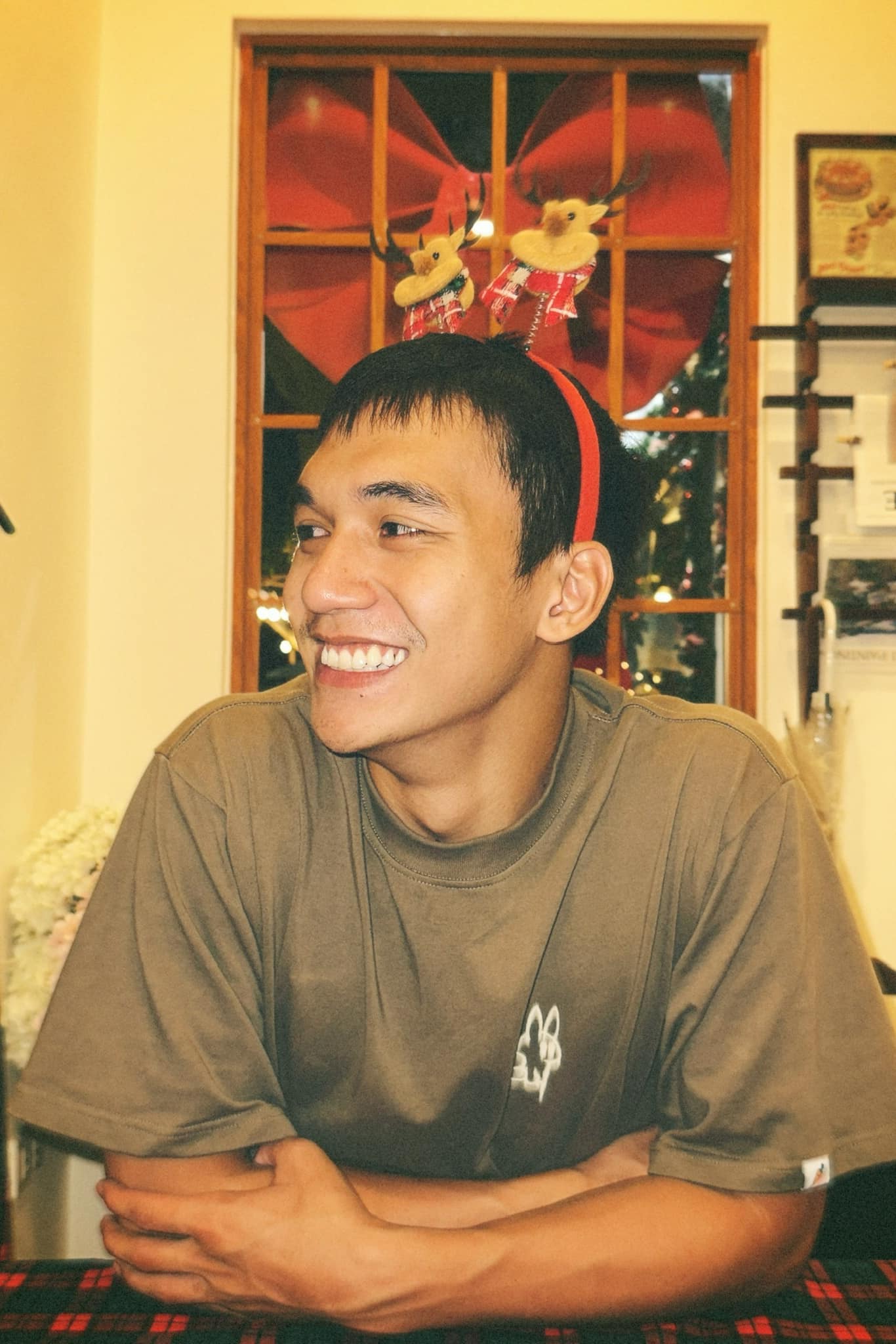 Trai đẹp 1m8 hot nhất phim Mưa Đỏ: Visual và body Trai đẹp 1m8 hot nhất phim Mưa Đỏ: Visual và body