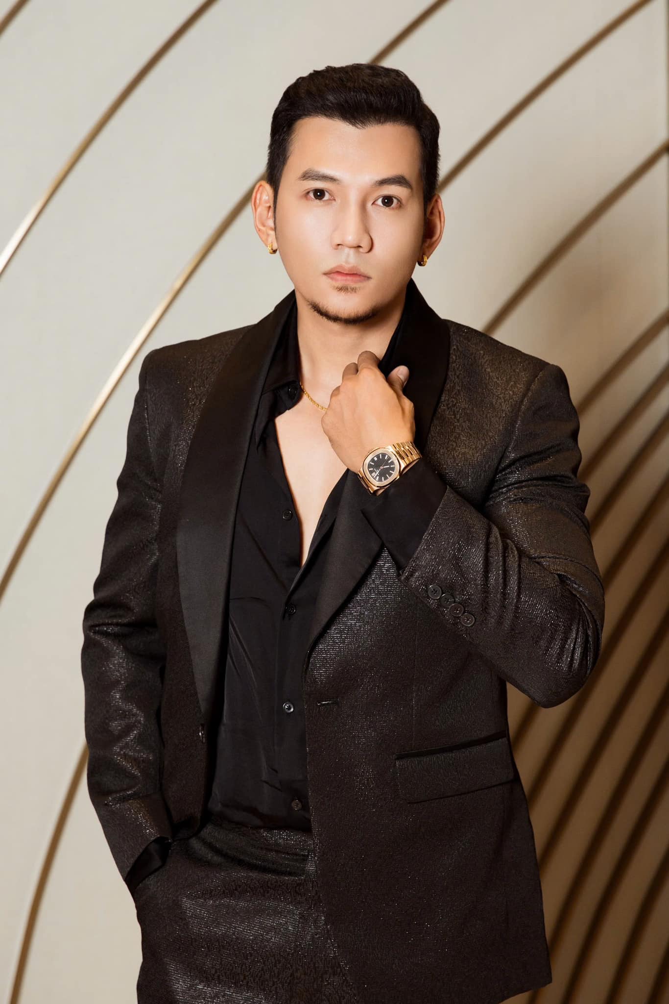 Sao nam Vbiz thông báo nóng sau khi tố 1 trường quốc tế đóng cửa