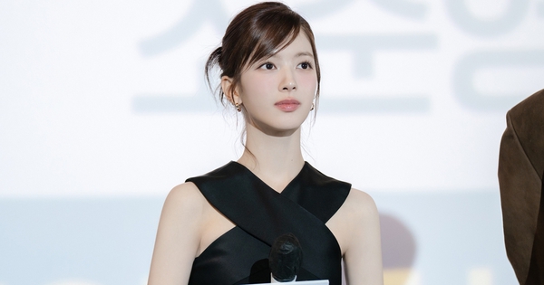 Nữ thần ngôn tình đẹp tới mức "phi thực tế", đến ngón tay cũng như xé truyện bước ra 4897786029905731932076514300641852803449505n 1744291630867 17442916309541365822119 50 212 784 1614 crop 1744291680185242453731jpg