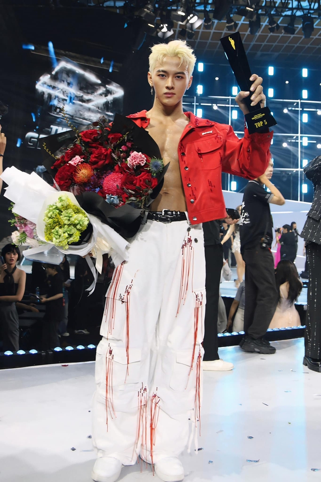 Bạn trai tin đồn vừa lộ ảnh riêng tư với Jun Phạm: