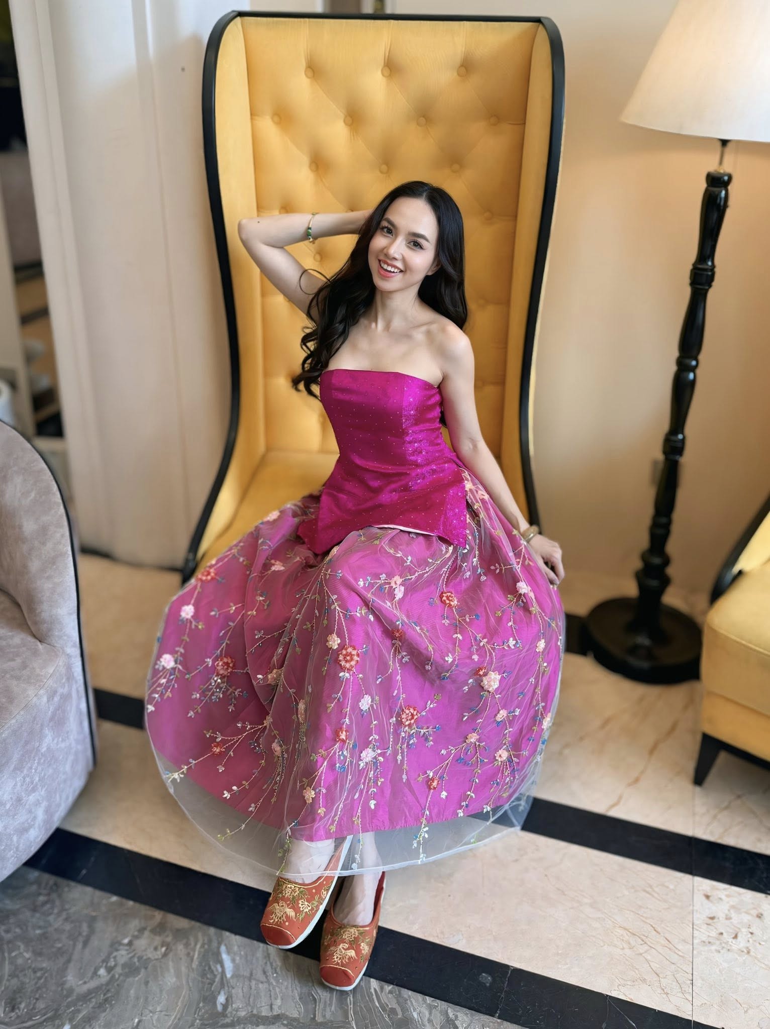 Nhan sắc ngoài 40 đỉnh nóc của phú bà Vbiz, 1 chi tiết trên cơ thể hệt như gái 18- Ảnh 4.