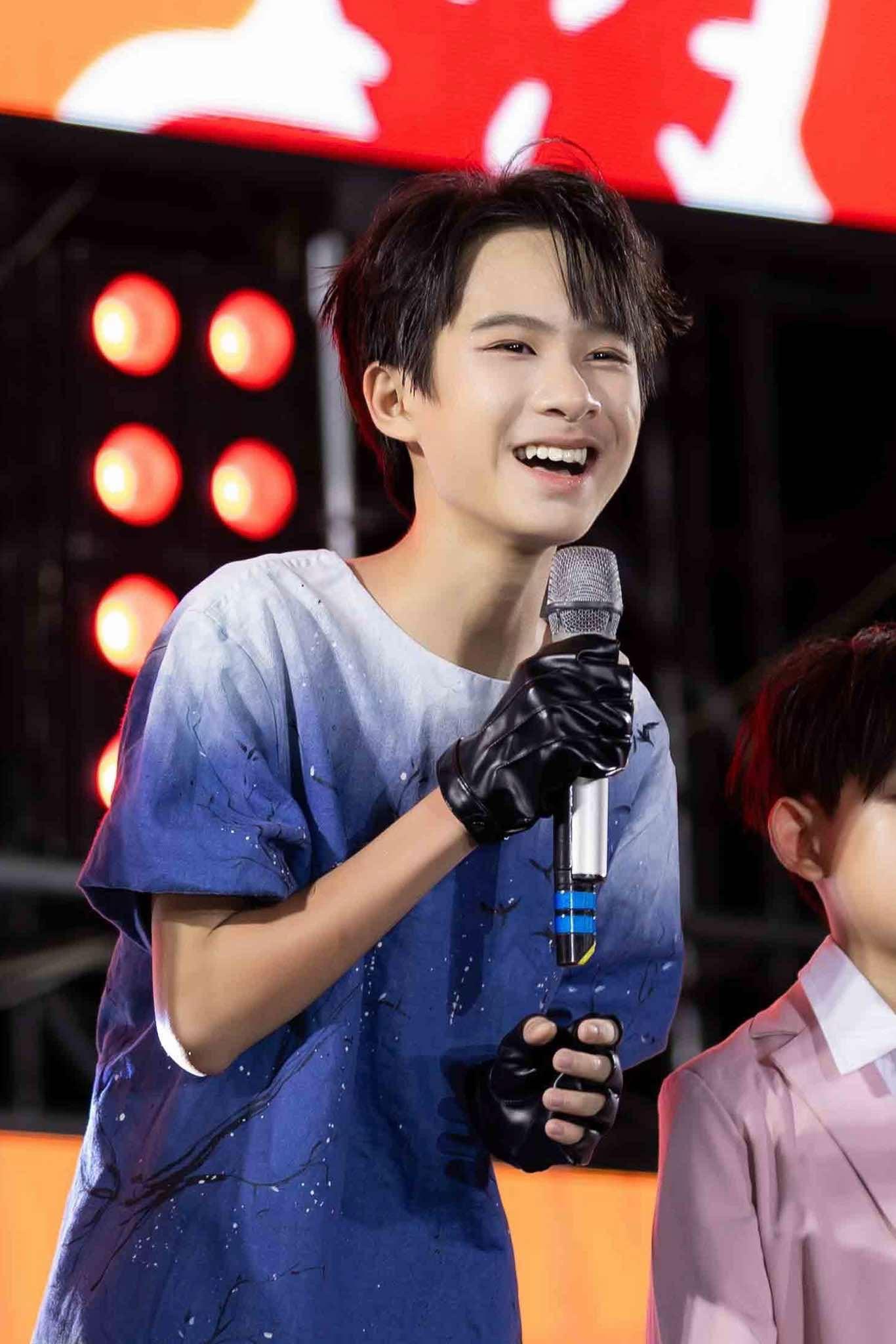 Quý tử nhà sao Việt mới 14 tuổi đã đẹp điên đảo, gây sốt MXH vì giống hệt Vương Nhất Bác- Ảnh 1.