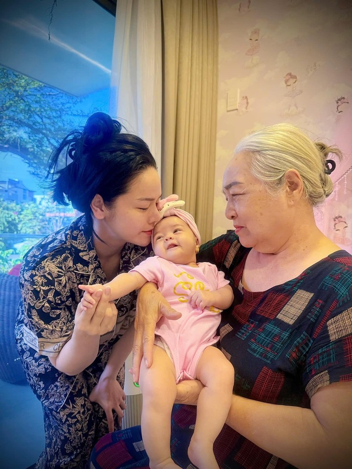 Cuộc sống làm mẹ bỉm sữa ở tuổi 40 của Nhật Kim Anh- Ảnh 7.