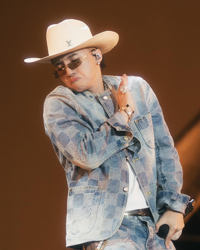 Chuyện gì vừa xảy ra giữa HIEUTHUHAI và Sơn Tùng M-TP?- Ảnh 2.