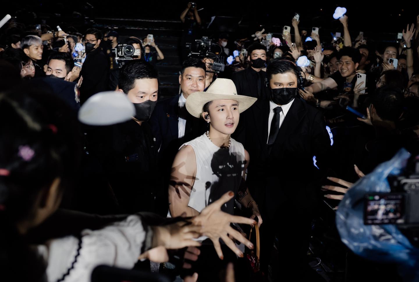 Bức ảnh lộ 1 sự thật khiến Sơn Tùng M-TP chỉ muốn