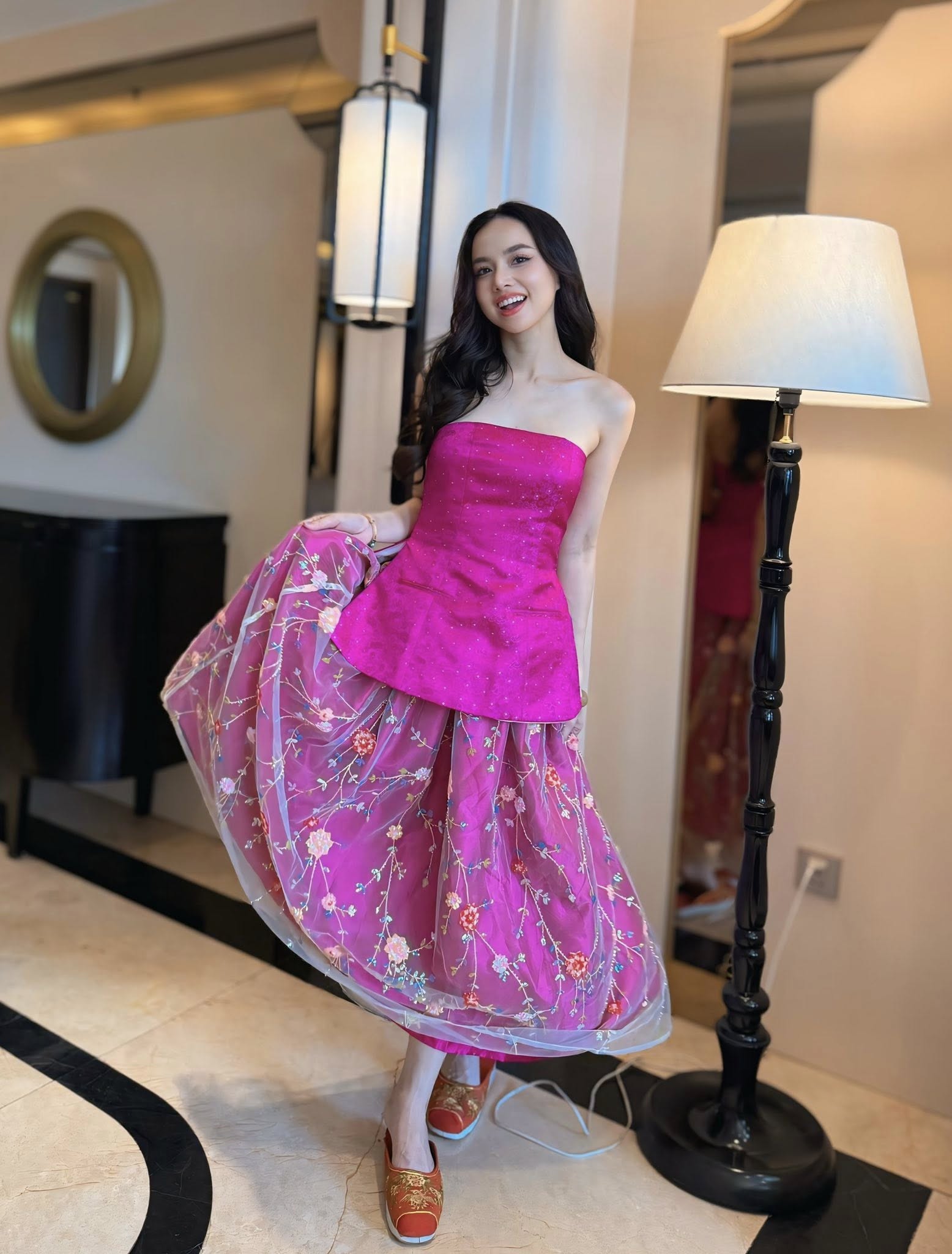 Nhan sắc ngoài 40 đỉnh nóc của phú bà Vbiz, 1 chi tiết trên cơ thể hệt như gái 18- Ảnh 2.