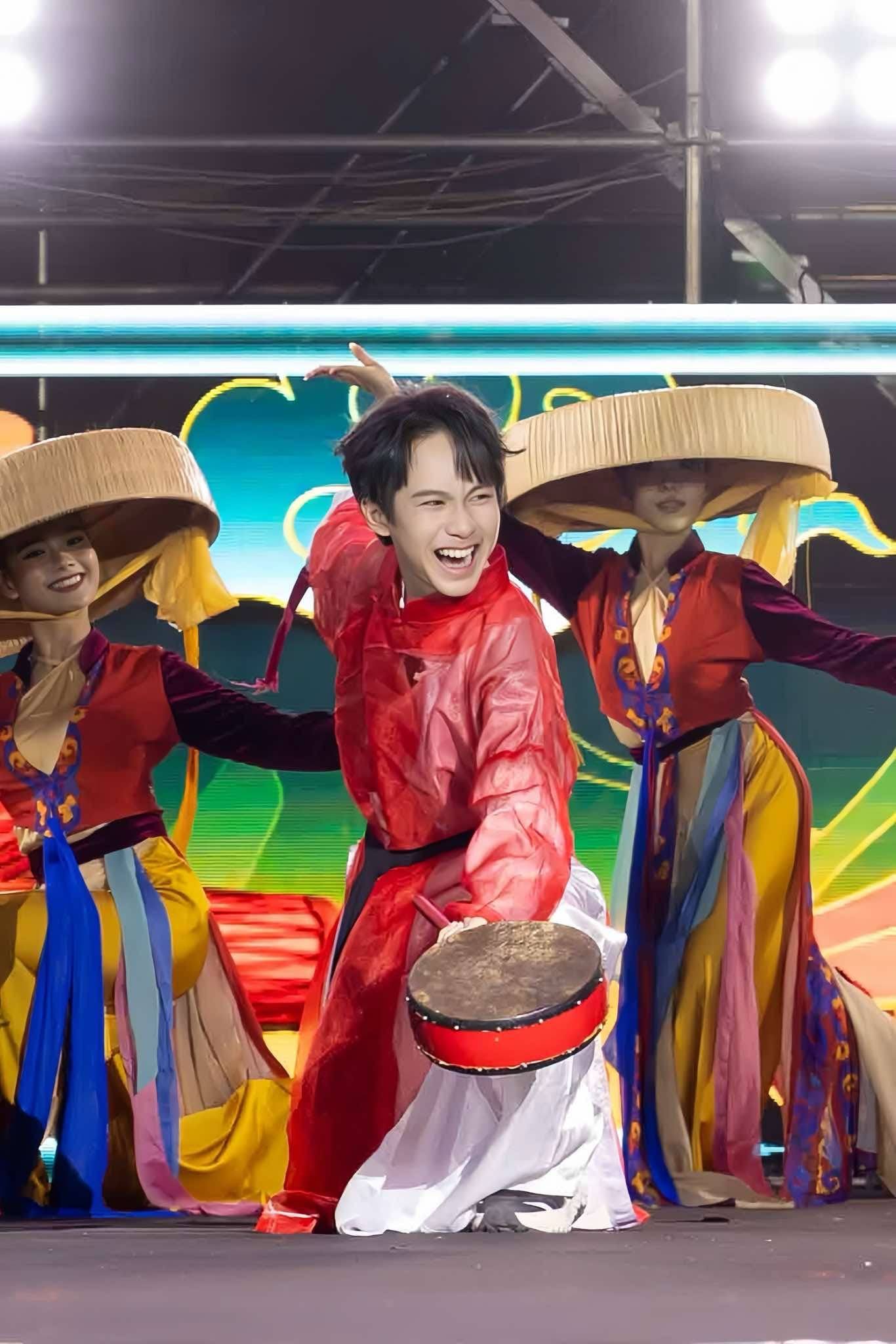 Quý tử nhà sao Việt mới 14 tuổi đã đẹp điên đảo, gây sốt MXH vì giống hệt Vương Nhất Bác- Ảnh 2.