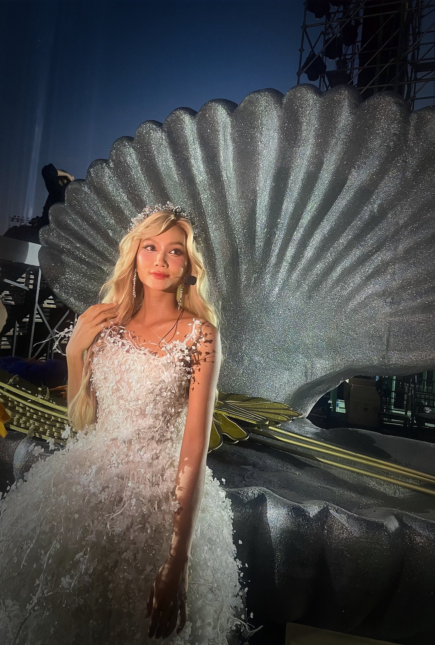 HOT: Hoa hậu H'Hen Niê lộ rõ mồn một dấu hiệu bầu bí giữa lúc đang diễn concert Chị đẹp!- Ảnh 6. HOT: Hoa hậu H'Hen Niê lộ rõ mồn một dấu hiệu bầu bí giữa lúc đang diễn concert Chị đẹp!- Ảnh 6.