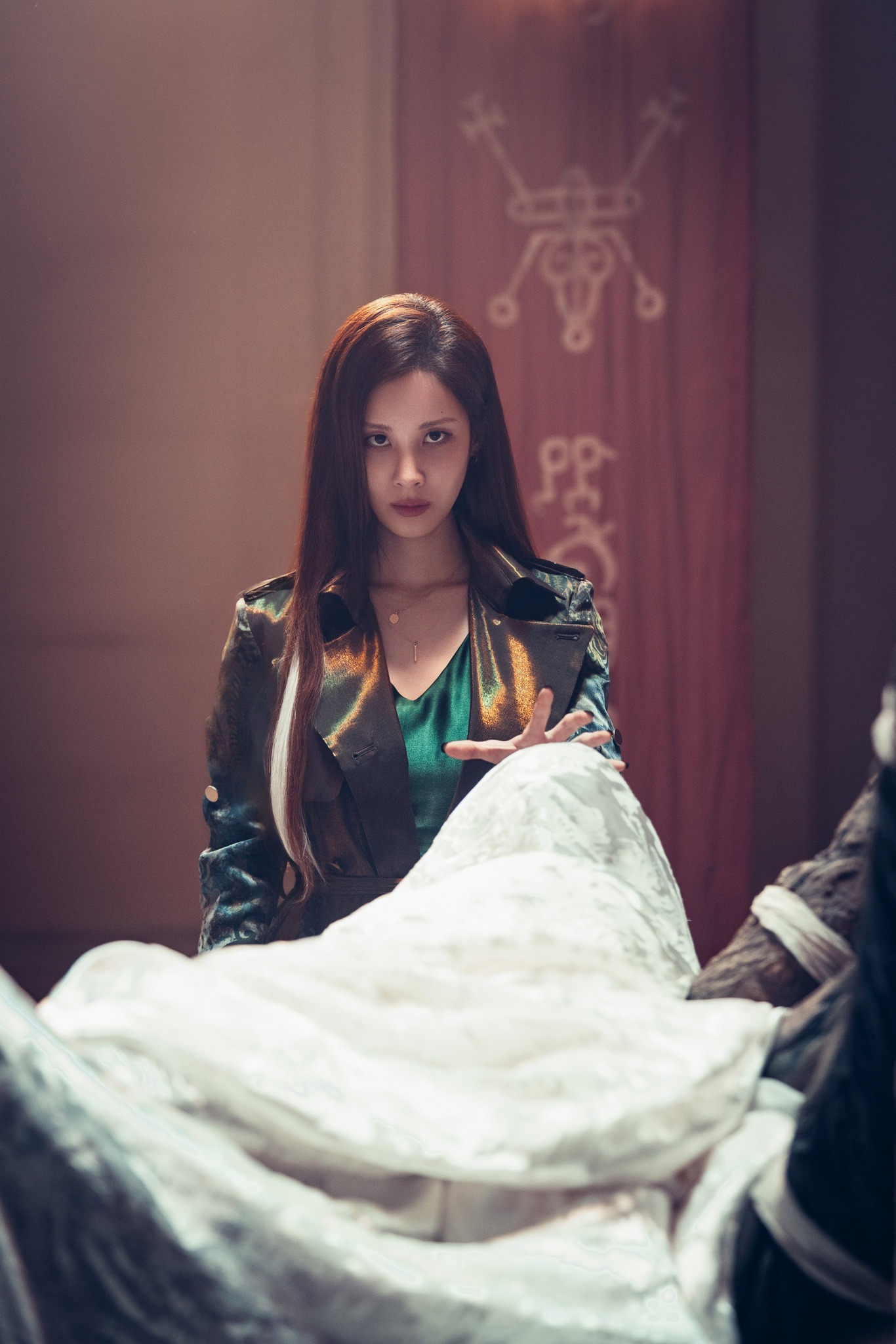 Holy Night: Đội săn quỷ nhưng chưa săn trúng cảm xúc- Ảnh 4.