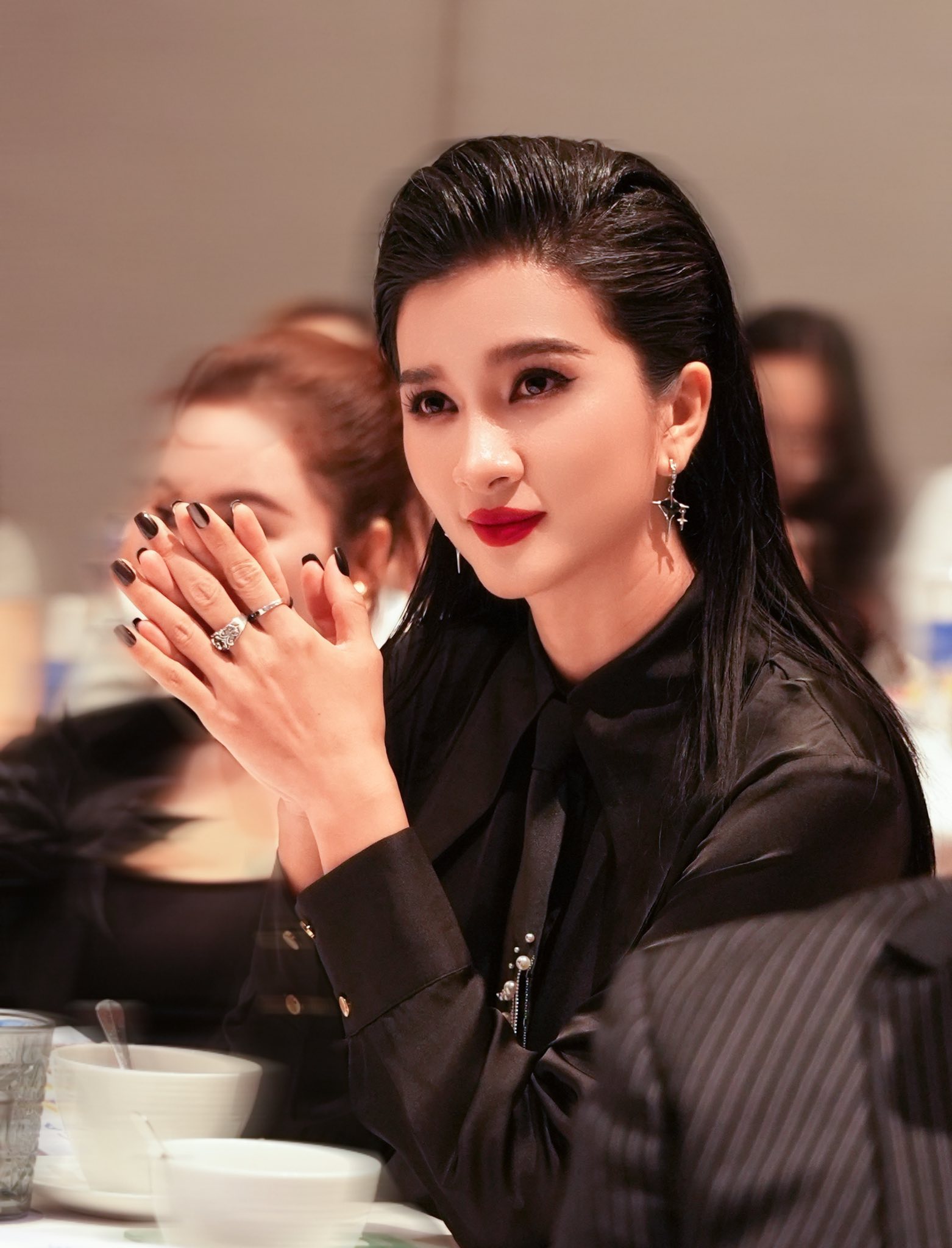 NSƯT đẹp nhất Việt Nam: 21 tuổi làm mẹ đơn thân, 38 tuổi nghi yêu đồng giới- Ảnh 5.