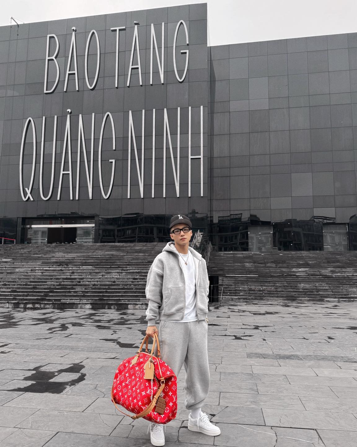 Uy tín 100%, Sơn Tùng bị “tóm” đi chợ Bến Thành mua trái cây, nhưng ảnh cam thường khác ảnh tự đăng thế này?- Ảnh 13.