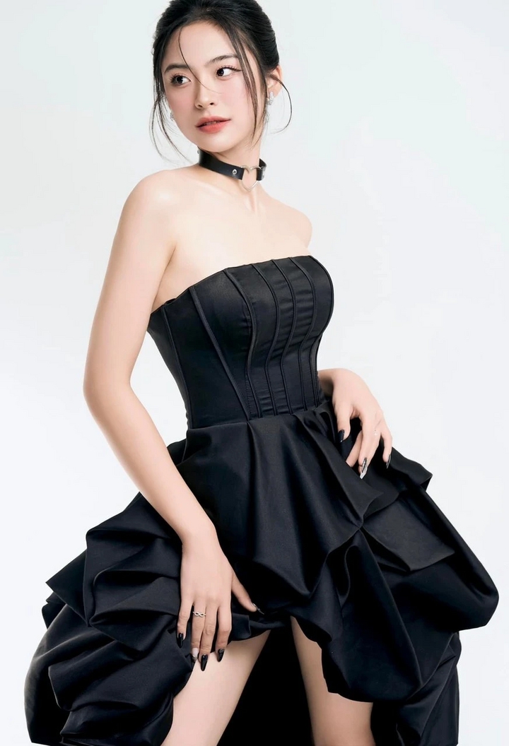 Á hậu Hoa hậu Việt Nam 2024 từng bán bánh mì để mưu sinh- Ảnh 2.