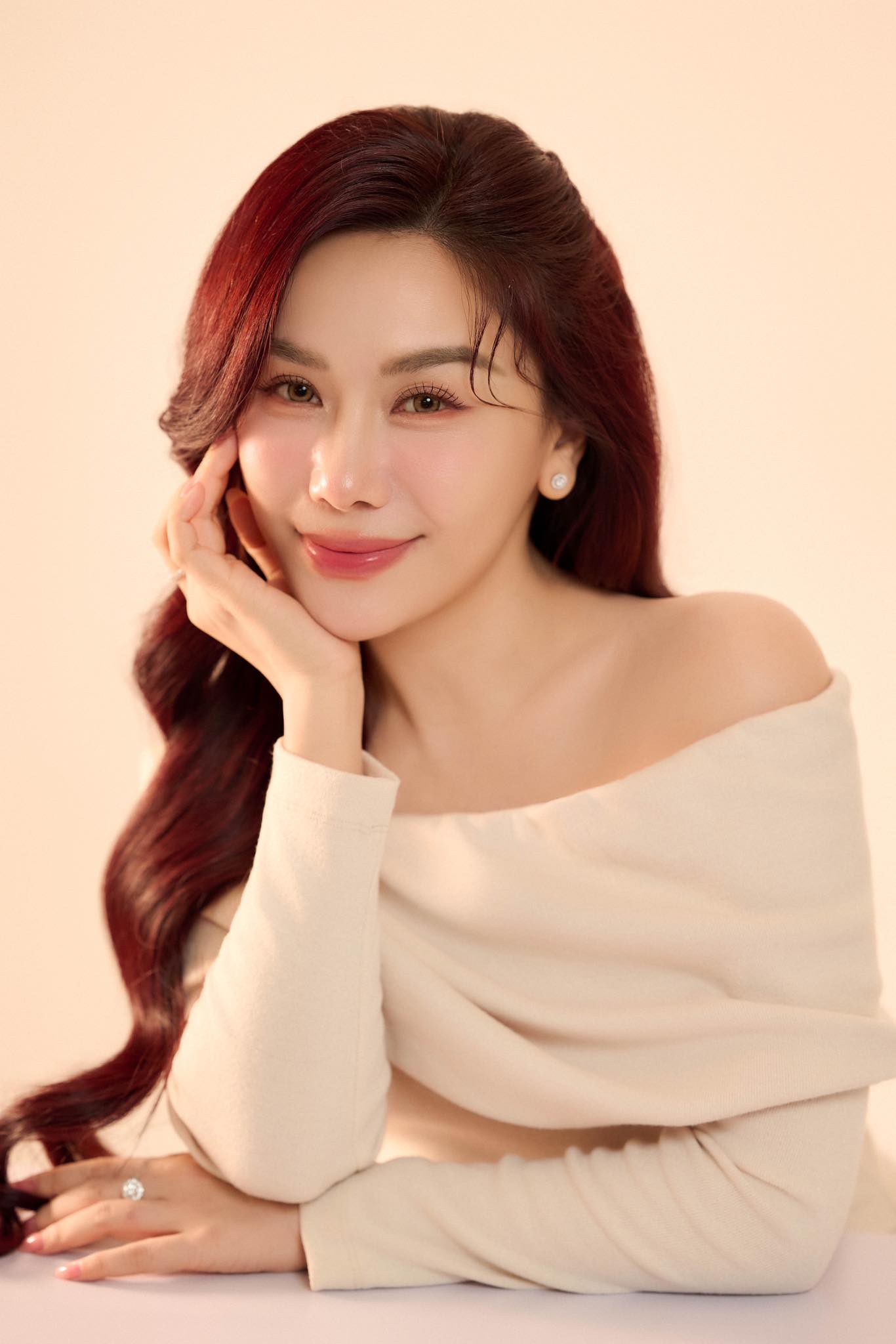 MC gây sốt với clip 4 triệu view ăn lòng se điếu: Sống trong nhà