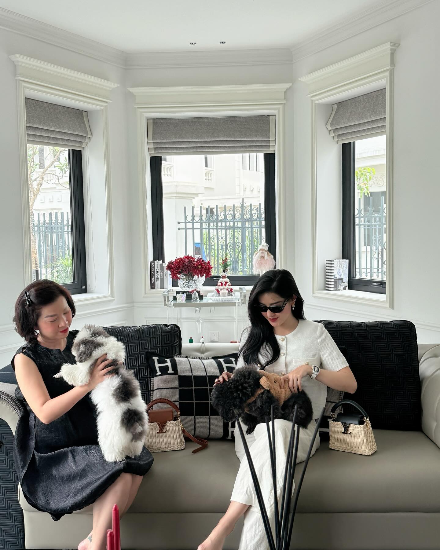 Cuộc sống hiện tại của Á hậu được báo Trung gọi là