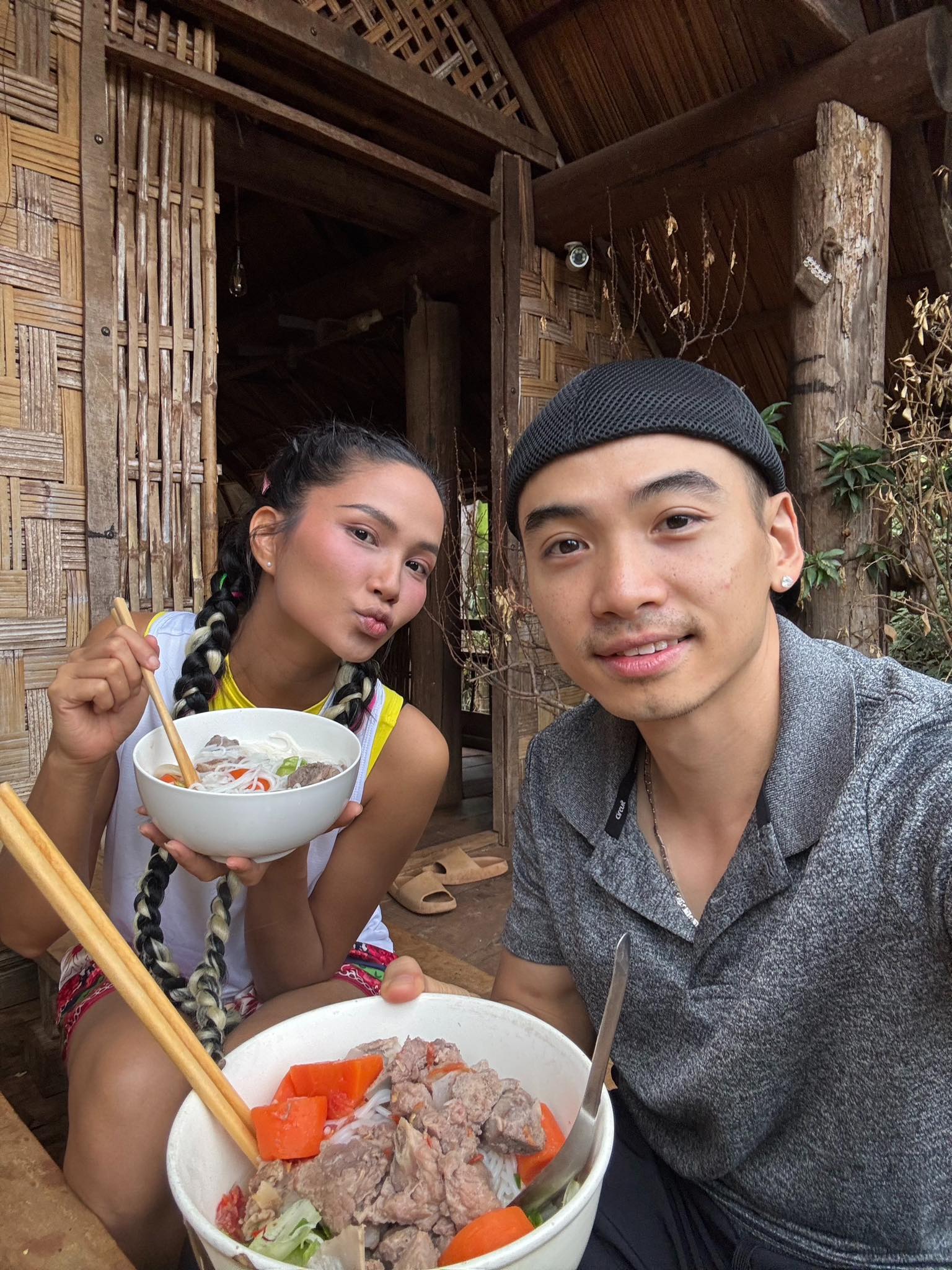 H'Hen Niê ngăn cản chồng làm 1 việc vì lo sợ làng xóm dị nghị- Ảnh 3.