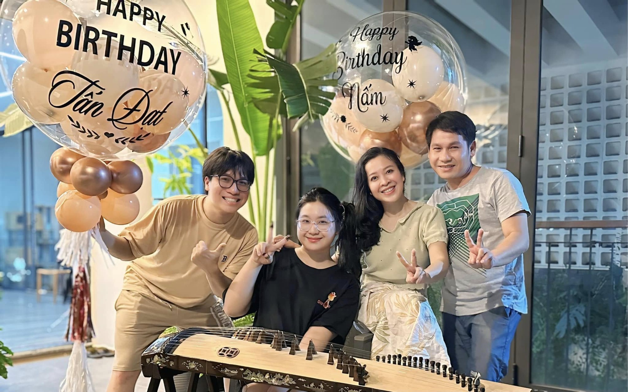 Con trai cả nhà Con trai cả nhà