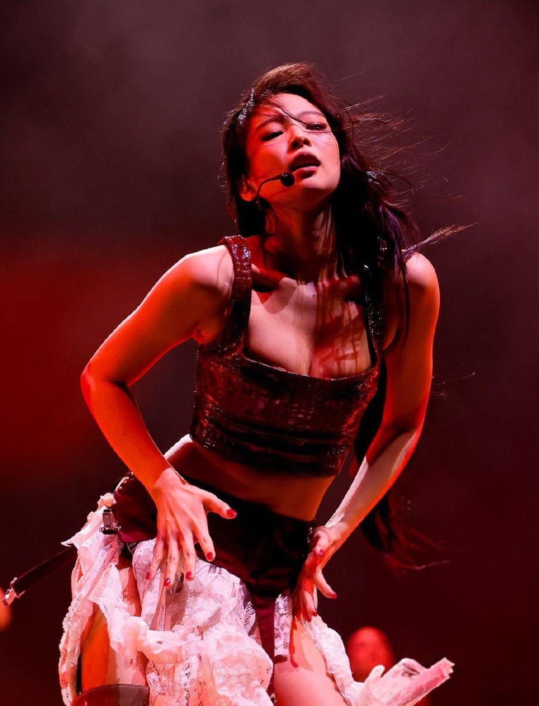 Jennie - Lisa không ai thua ai tại Coachella: Bên “lắm trò” nhưng bị chỉ trích phản cảm, bên đơn giản mà “tuyệt đối slay”!- Ảnh 11.