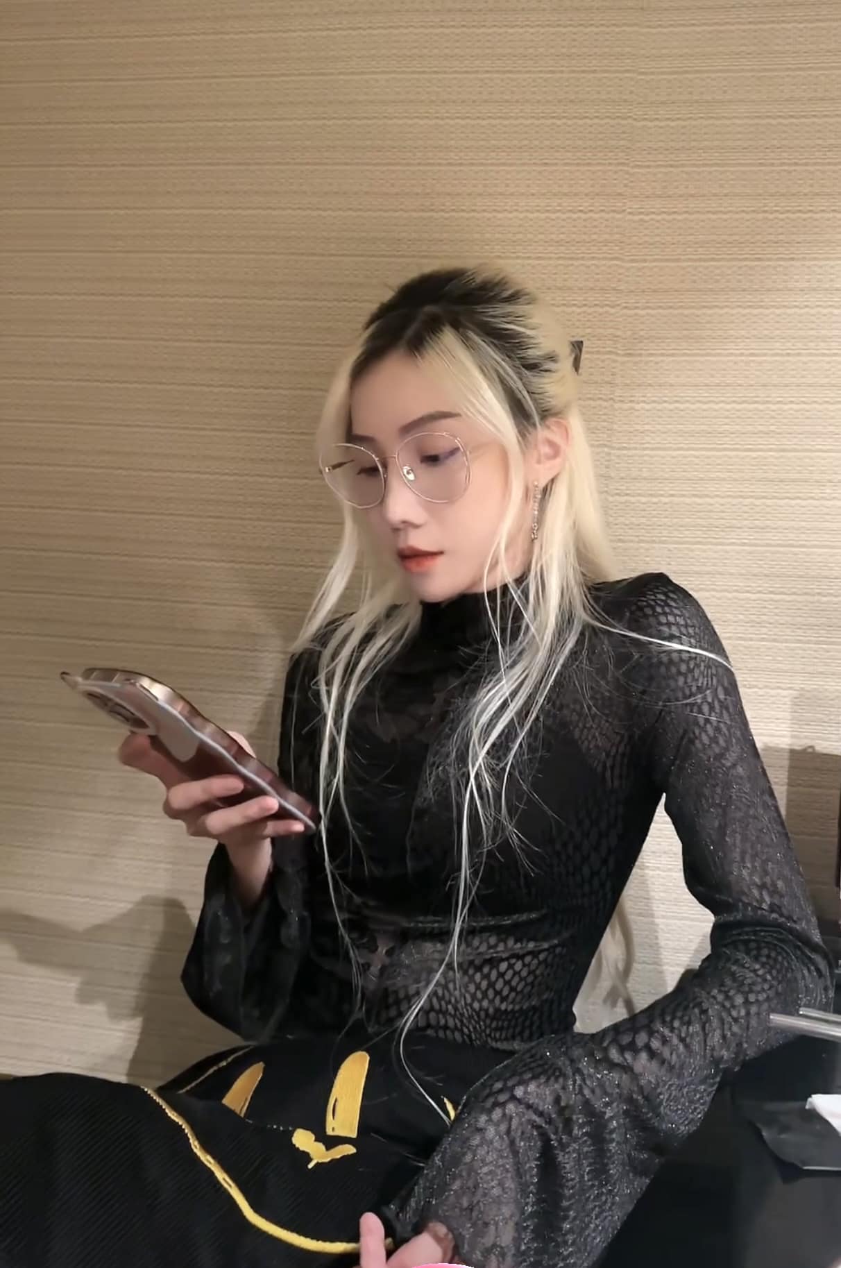 Nữ streamer cá tính, từng bị khán giả quay lưng bởi lùm xùm đời tư, bất ngờ đăng đàn tâm thư