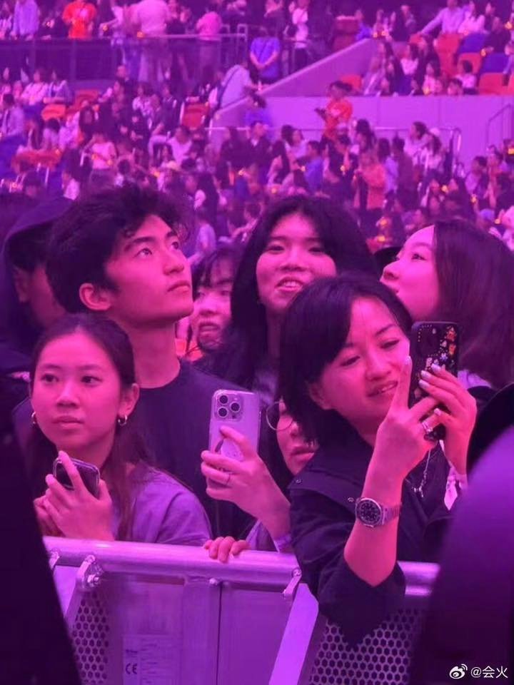 Hot: Không tin được đây là visual con trai cả 18 tuổi của Tạ Đình Phong!- Ảnh 2. Hot: Không tin được đây là visual con trai cả 18 tuổi của Tạ Đình Phong!- Ảnh 2.