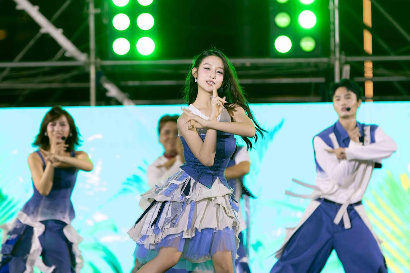 Sao nhí Gia Đình Là Số 1 bản Việt dậy thì xuất sắc sau 6 năm: Đẹp như Hoa hậu còn hát nhảy cực đỉnh- Ảnh 7.