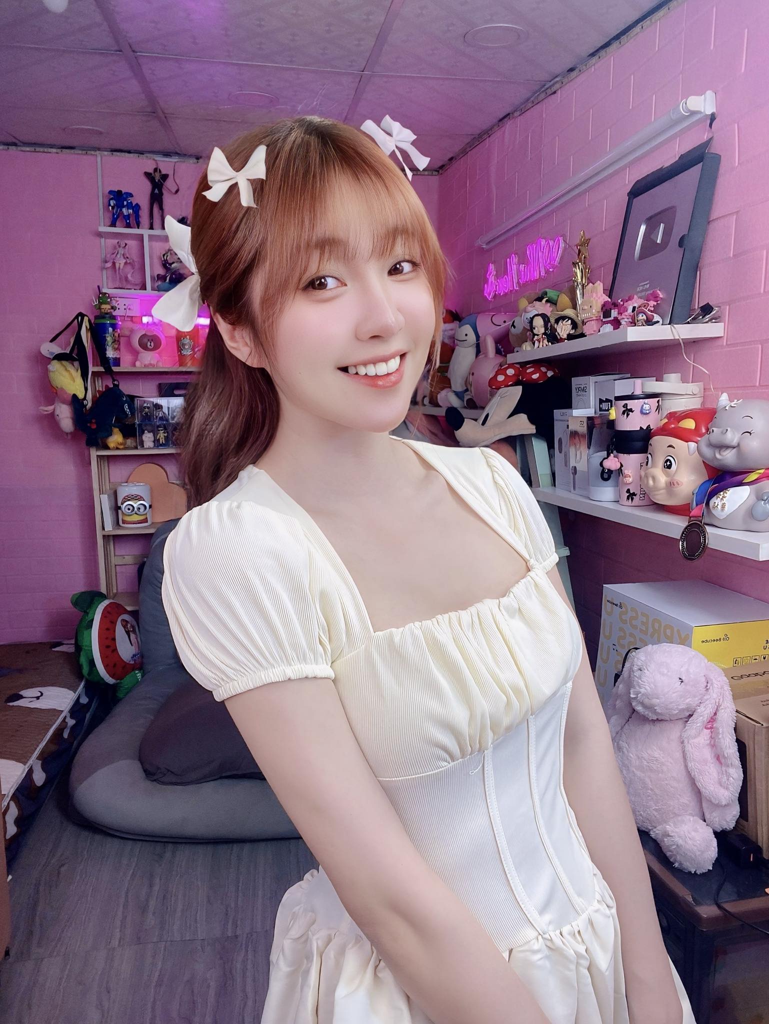 Như Hexi thả dáng khoe đôi chân ngọc ngà, fan phải thốt lên vì độ bạo của nữ streamer- Ảnh 4. Như Hexi thả dáng khoe đôi chân ngọc ngà, fan phải thốt lên vì độ bạo của nữ streamer- Ảnh 4.