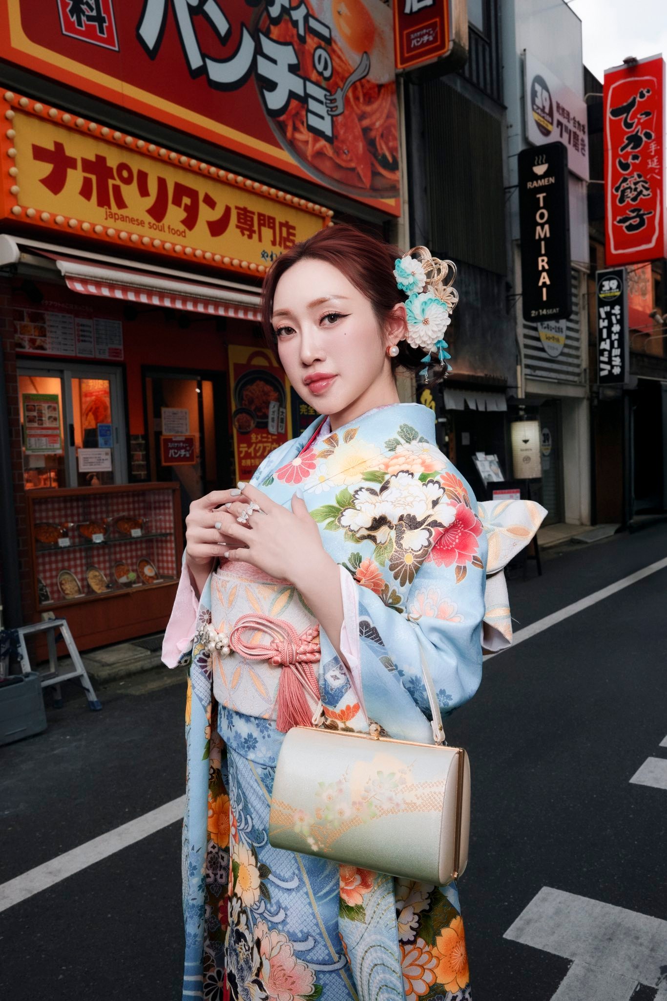 Vợ sao nam Vbiz vung tiền khi du lịch Nhật: Có stylist riêng đi cùng, chọn thuê đồ đắt nhất để “sống ảo”- Ảnh 4.