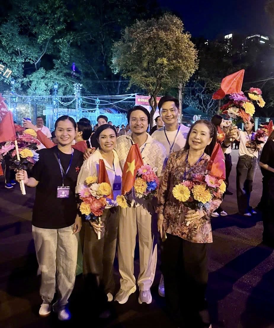 Tiểu Vy, Lan Ngọc, Minh Luân cùng nhiều sao Việt hào hứng tham gia tổng hợp luyện diễu hành Đại lễ 30/4- Ảnh 6.