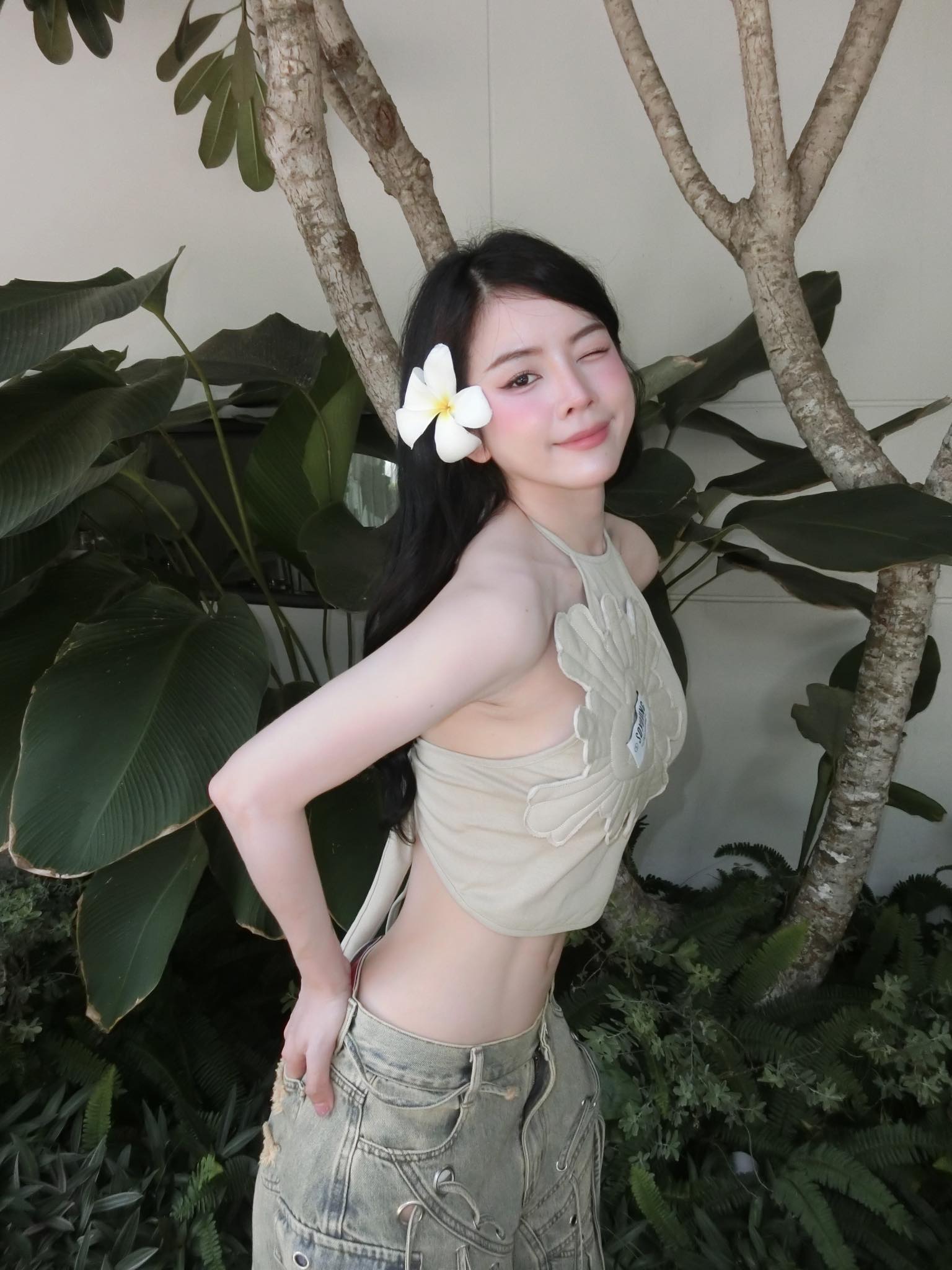 Ngắm DJ Mie diện bikini kín đáo, vẫn cuốn hút gây