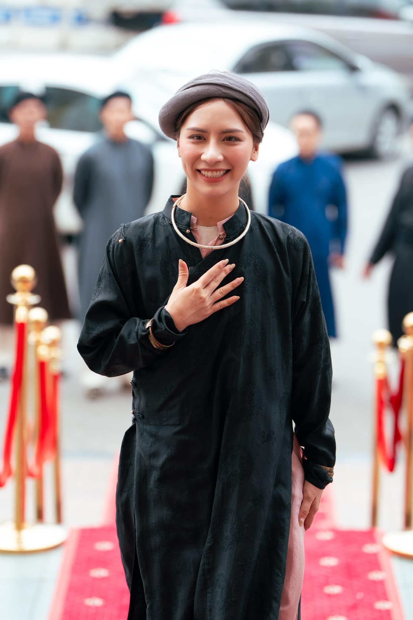 Danh tính sao nữ có 5,2 triệu follow dẫn đầu đoàn trăm người nhảy gây sốt- Ảnh 4.