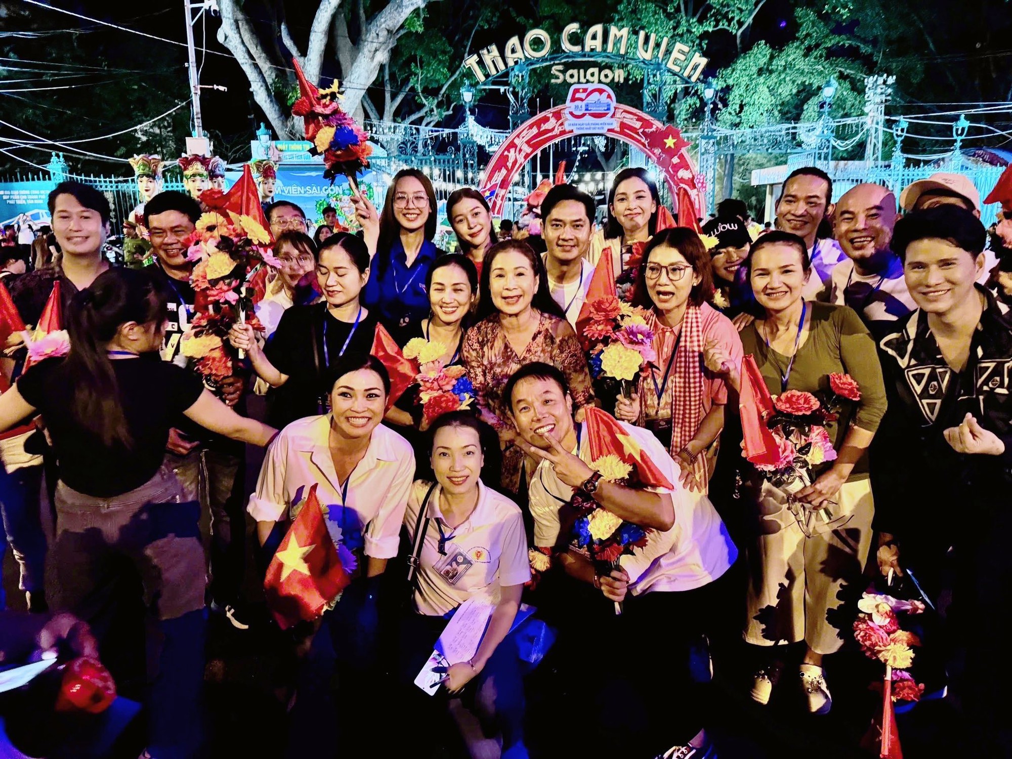 Tiểu Vy, Lan Ngọc, Minh Luân cùng nhiều sao Việt hào hứng tham gia tổng hợp luyện diễu hành Đại lễ 30/4- Ảnh 8.