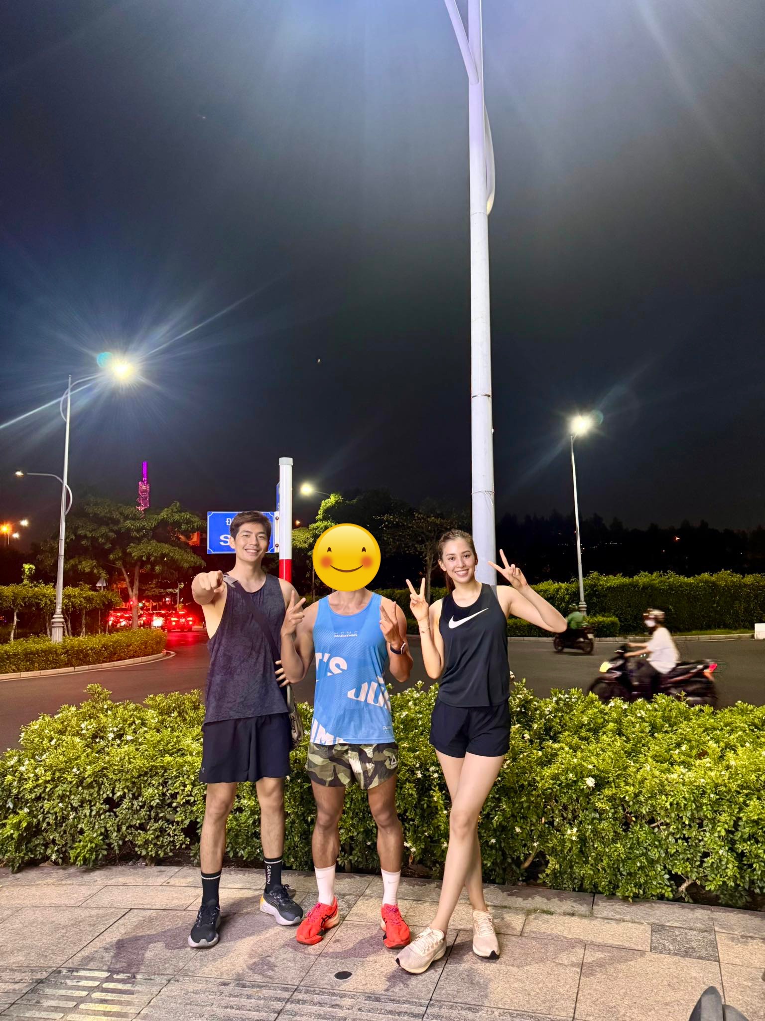 Bức ảnh làm lộ thái độ Tiểu Vy giữa lúc Quốc Anh bị tấn công vì drama