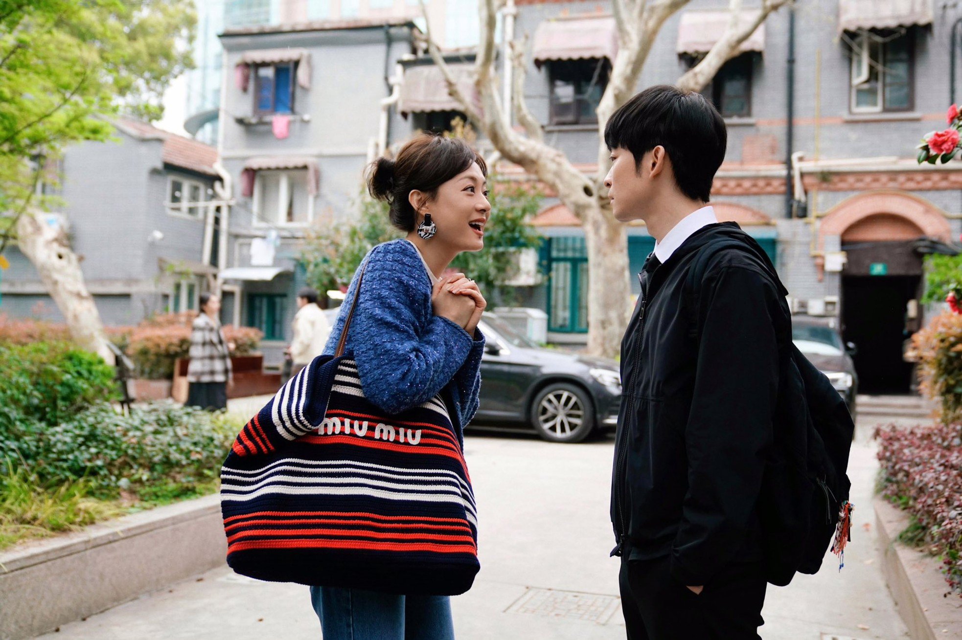 Tình tiết về ngành bảo hiểm trong Cuộc đời tươi đẹp bị chỉ trích.