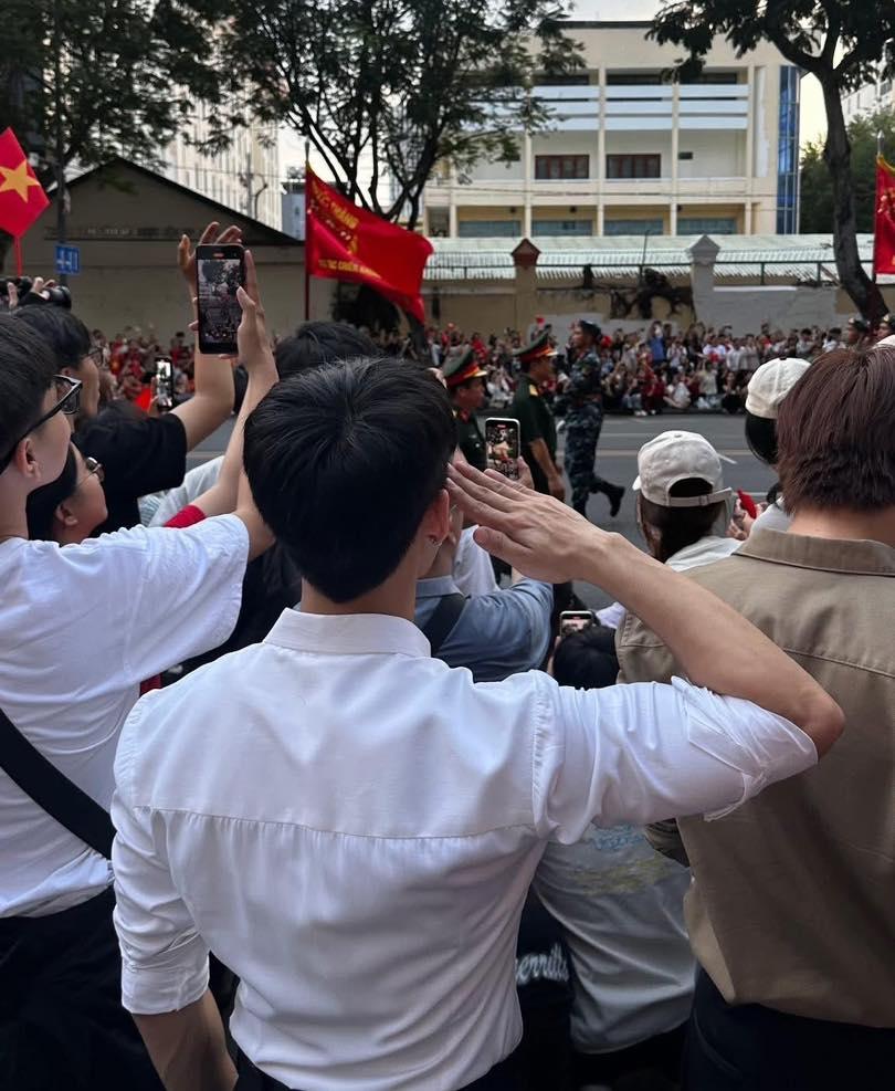 Sơ duyệt diễu hành 30/4: H'Hen Niê - Tiểu Vy và dàn sao tham gia, em trai Sơn Tùng gây sốt vì khoảnh khắc có